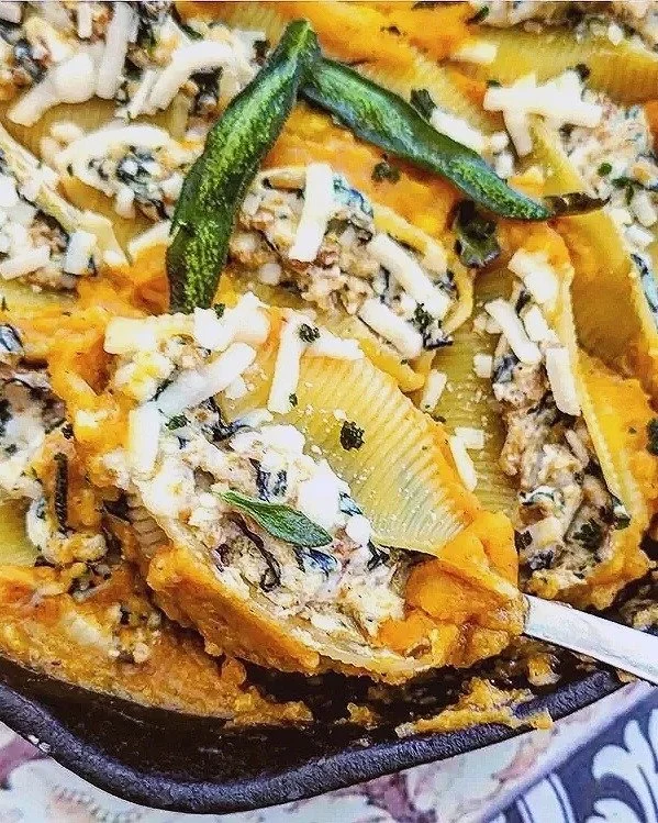 Golden, cozy, and packed with fall flavor 🍂 These butternut squash stuffed shells are what plant-based comfort food dreams are made of. A creamy roasted squash sauce hugs jumbo shells filled with sage sausage, spinach, and dairy-free ricotta—f
