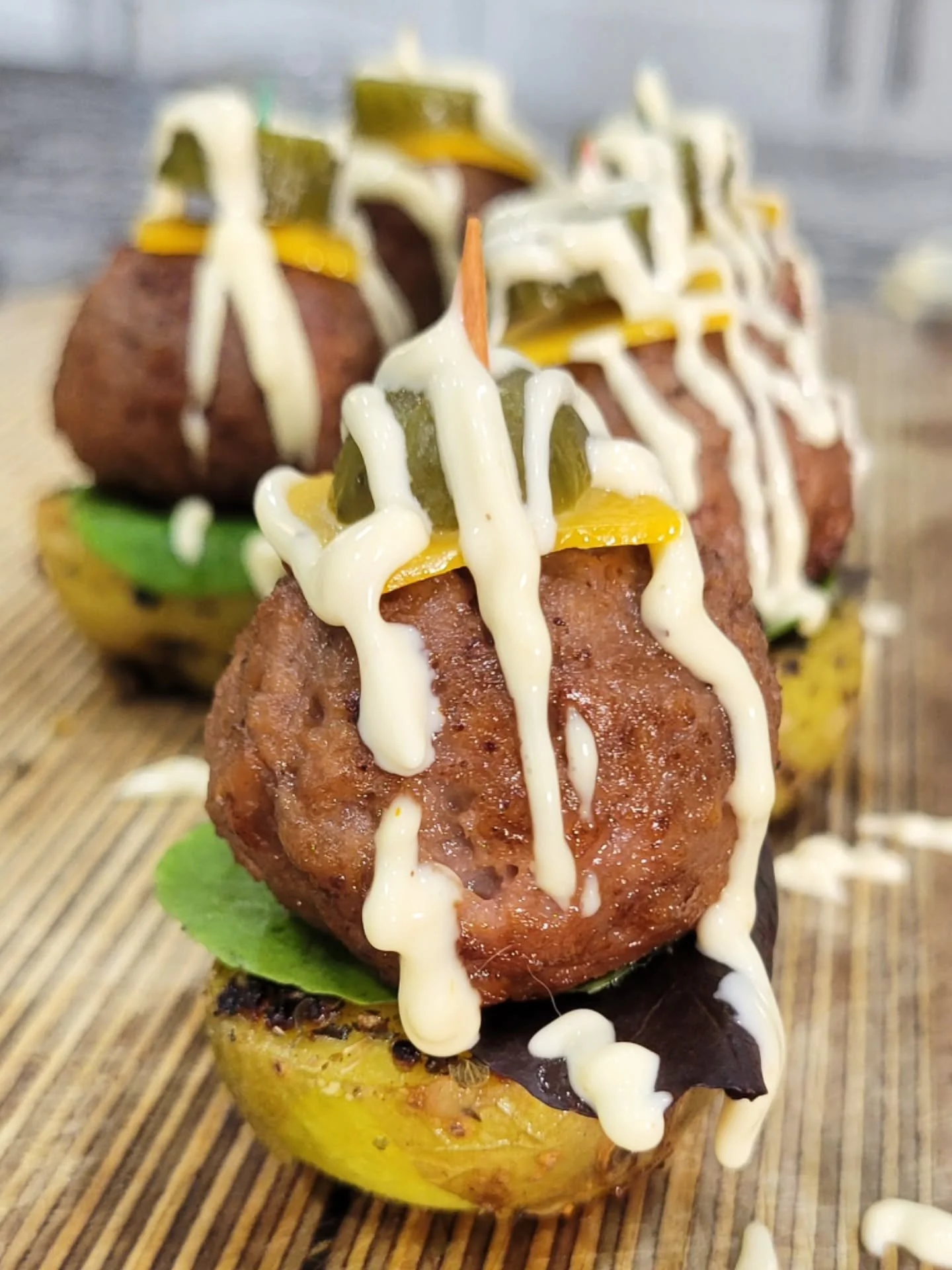 These mini burger bites made with @impossible ground are always a hit! What do you think? Could you tell the difference between this and the &quot;real thing?&quot; 

I bet you couldn't!