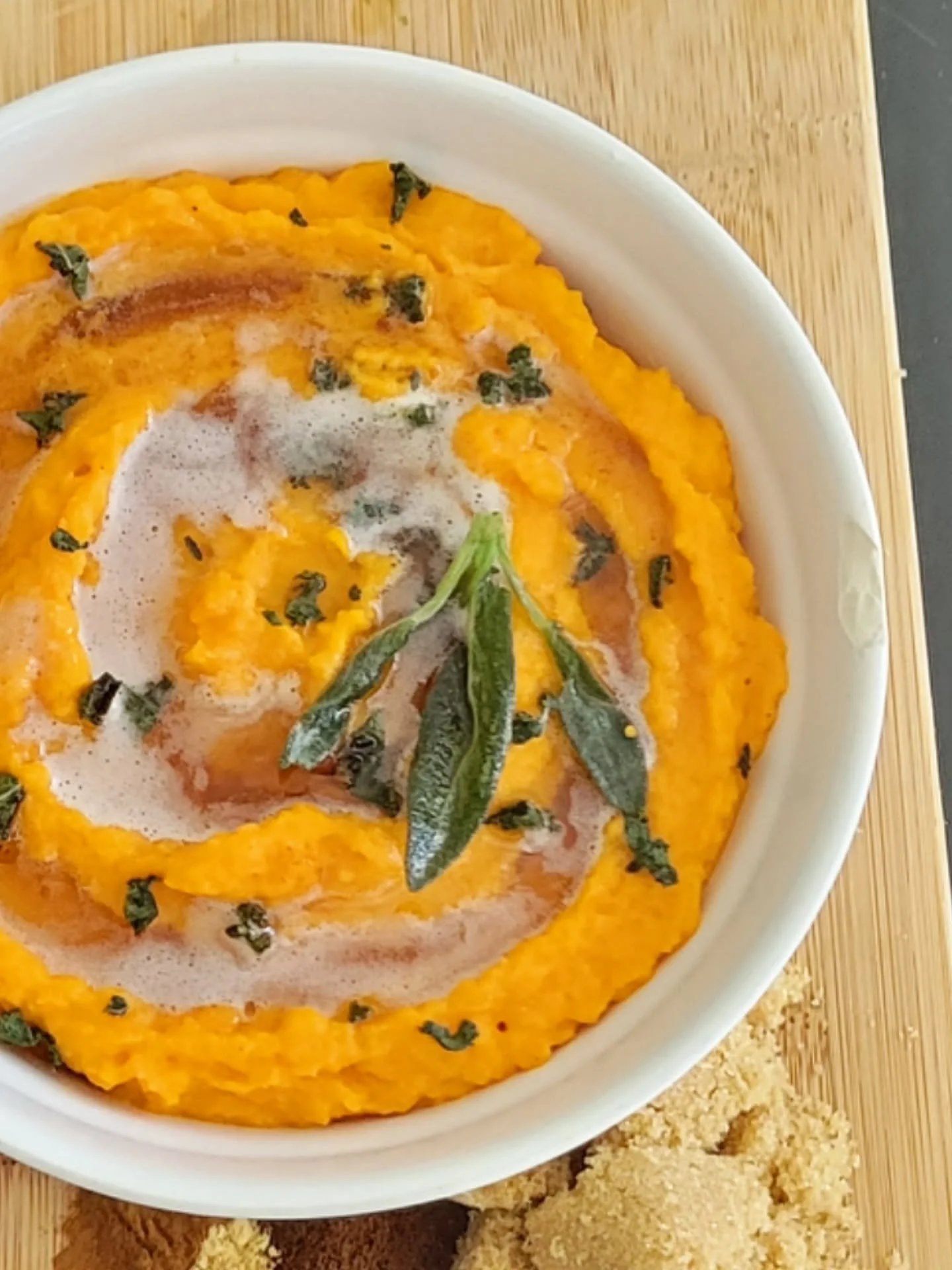 Mashed potatoes could never!
Velvety mashed carrots with a touch of maple, brown sugar, and warm spices, finished with brown butter and crispy fried sage.
Sweet, savory, and the perfect side for your Thanksgiving table. And, yes my bowl is chipped. D