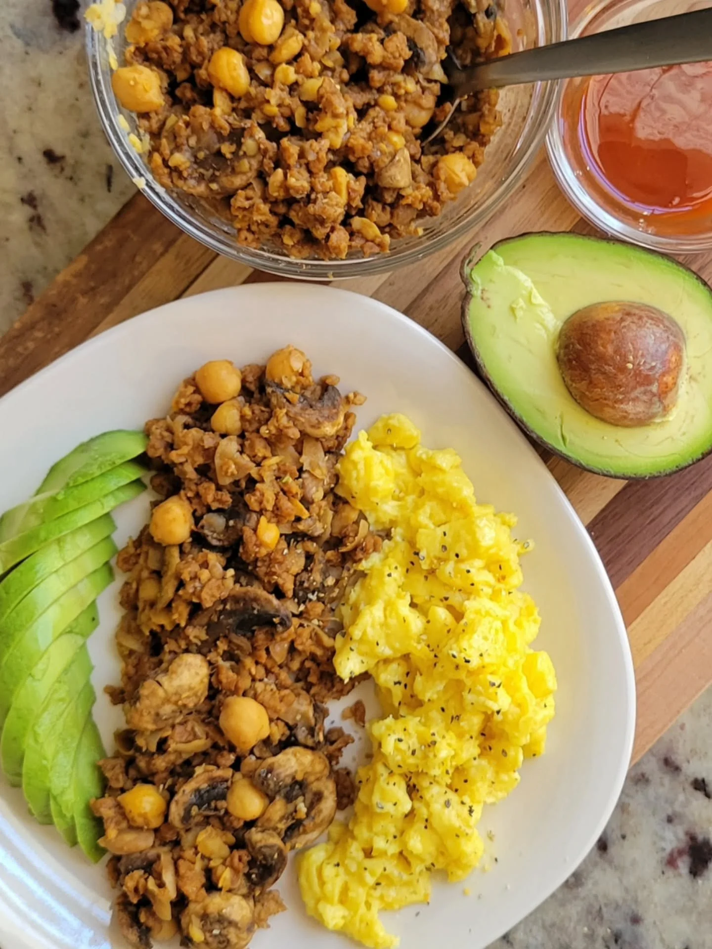 This vegan breakfast hash hits every note&mdash;savory, creamy, spicy, perfect. 🥑🔥

#VeganBrunch #PlantPowered #BreakfastGoals