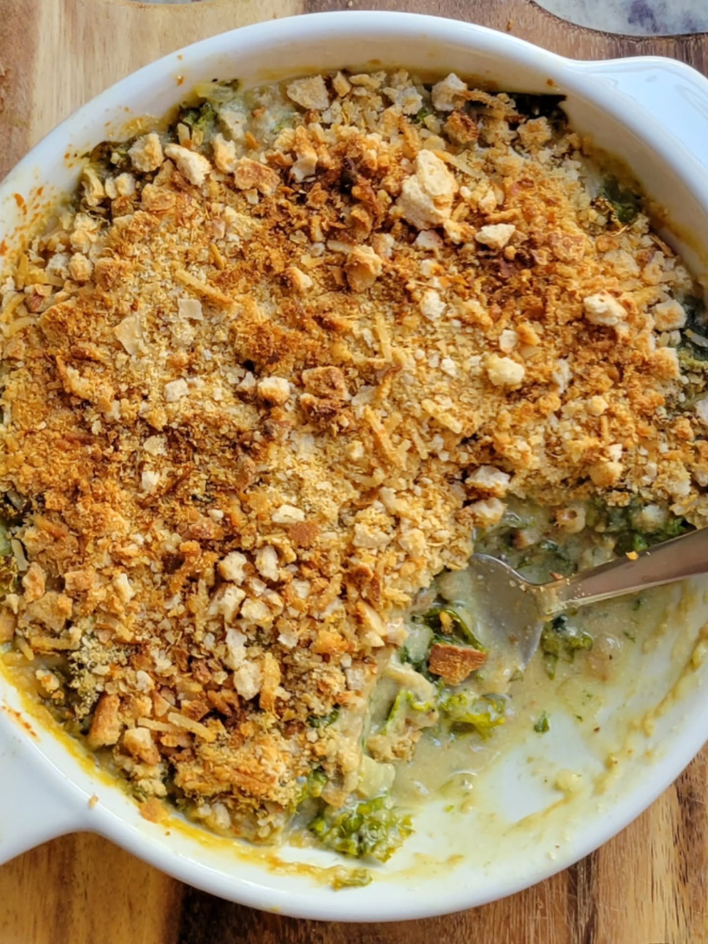 If you love creamed spinach&hellip; just wait until you try creamed collard greens. 🥬✨
They&rsquo;re heartier, hold their texture beautifully, and bake up perfectly under a crunchy cracker topping crust. No soggy greens here.
A cozy classic, upgrade