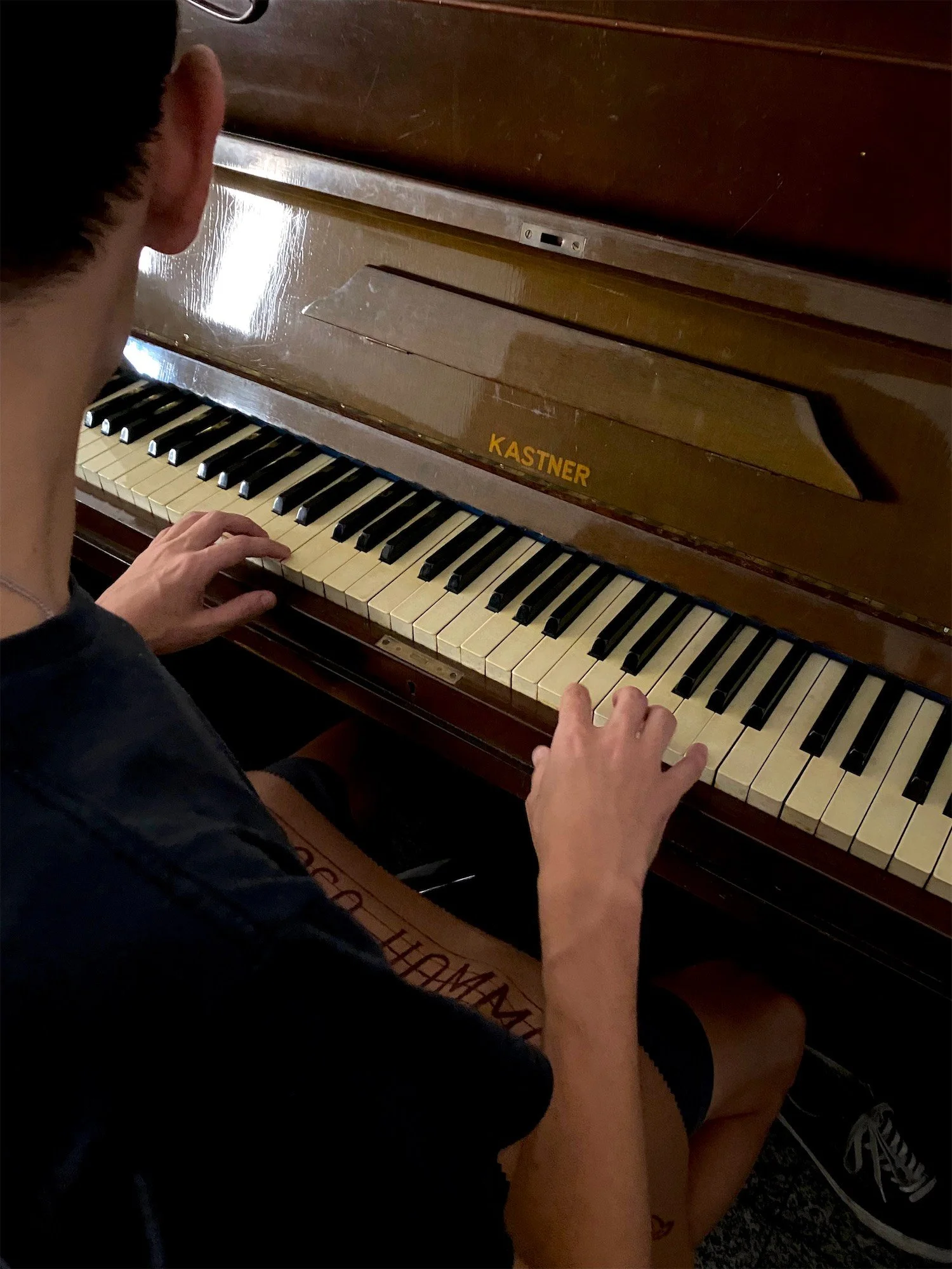 Person playing the piano