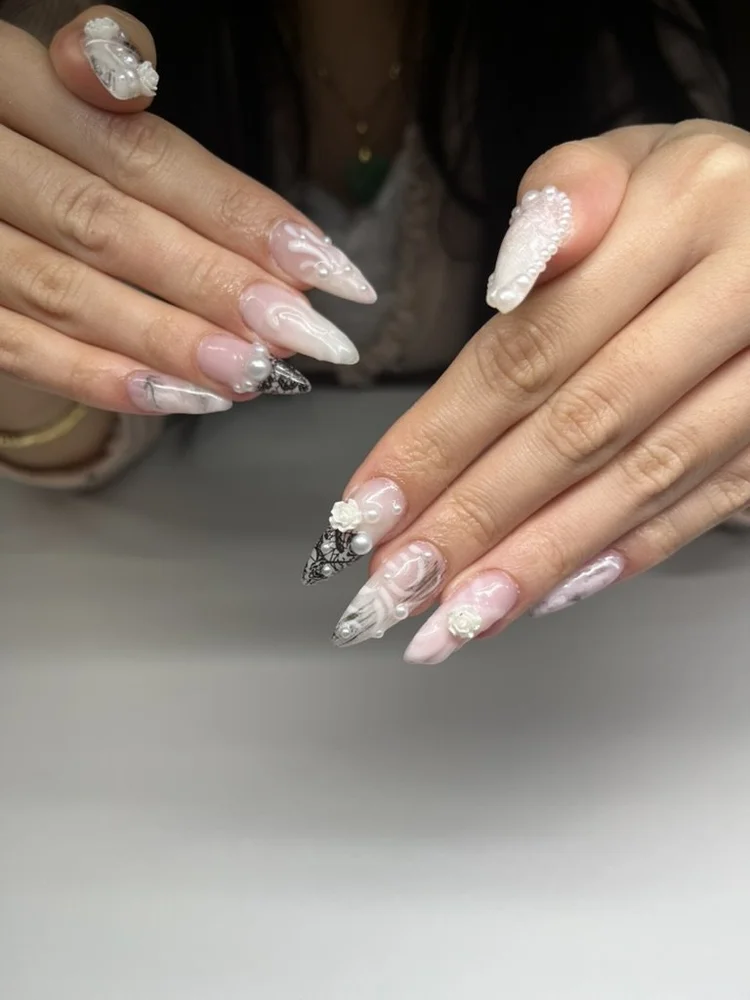 Cecilian nail art: White, black and pearl design