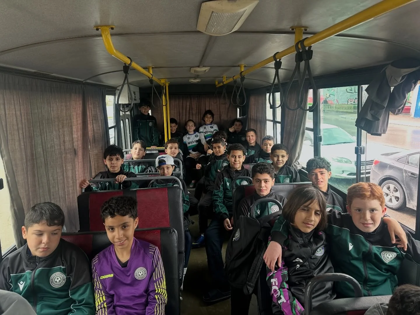 Focus et d&eacute;termination. Le Novafoot FC est en route pour le Blida tournoi. La qu&ecirc;te commence maintenant. 🏟️ let&rsquo;s go