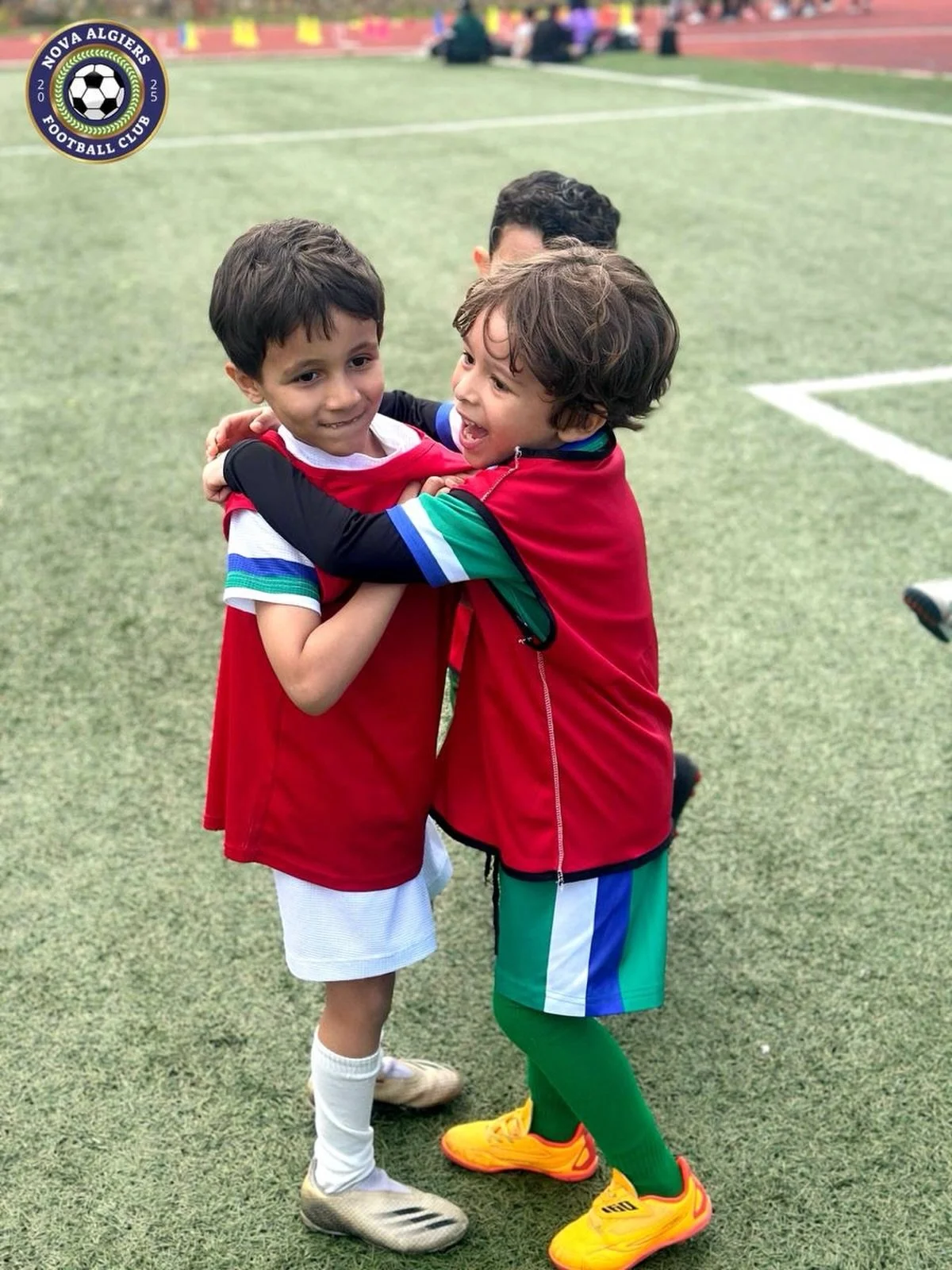 📢 Programme d'entra&icirc;nement &ndash; Vendredi 01/05 ⚽

🗓️ Date : Vendredi 01 mai 2026
🕓 Horaire : 16h00 pr&eacute;cises
👕 &Eacute;quipement : Tenue blanche officielle (compl&egrave;te)

👉 Groupes concern&eacute;s : B&eacute;b&eacute;-Foot / 