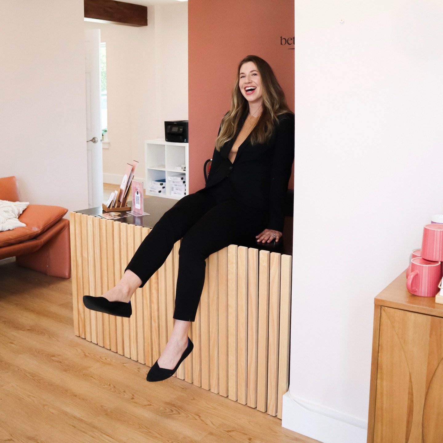 Birthday girl is officially OUT of office 👏🎉 Happy Birthday, Dr. Carleigh!! We're sending you all the love as you head into the best kind of leave. See you on the other side, mama! 🤍🌸

.
.
.
.
.
#HappyBirthday #MaternityLeave #BetterWomensHealth 