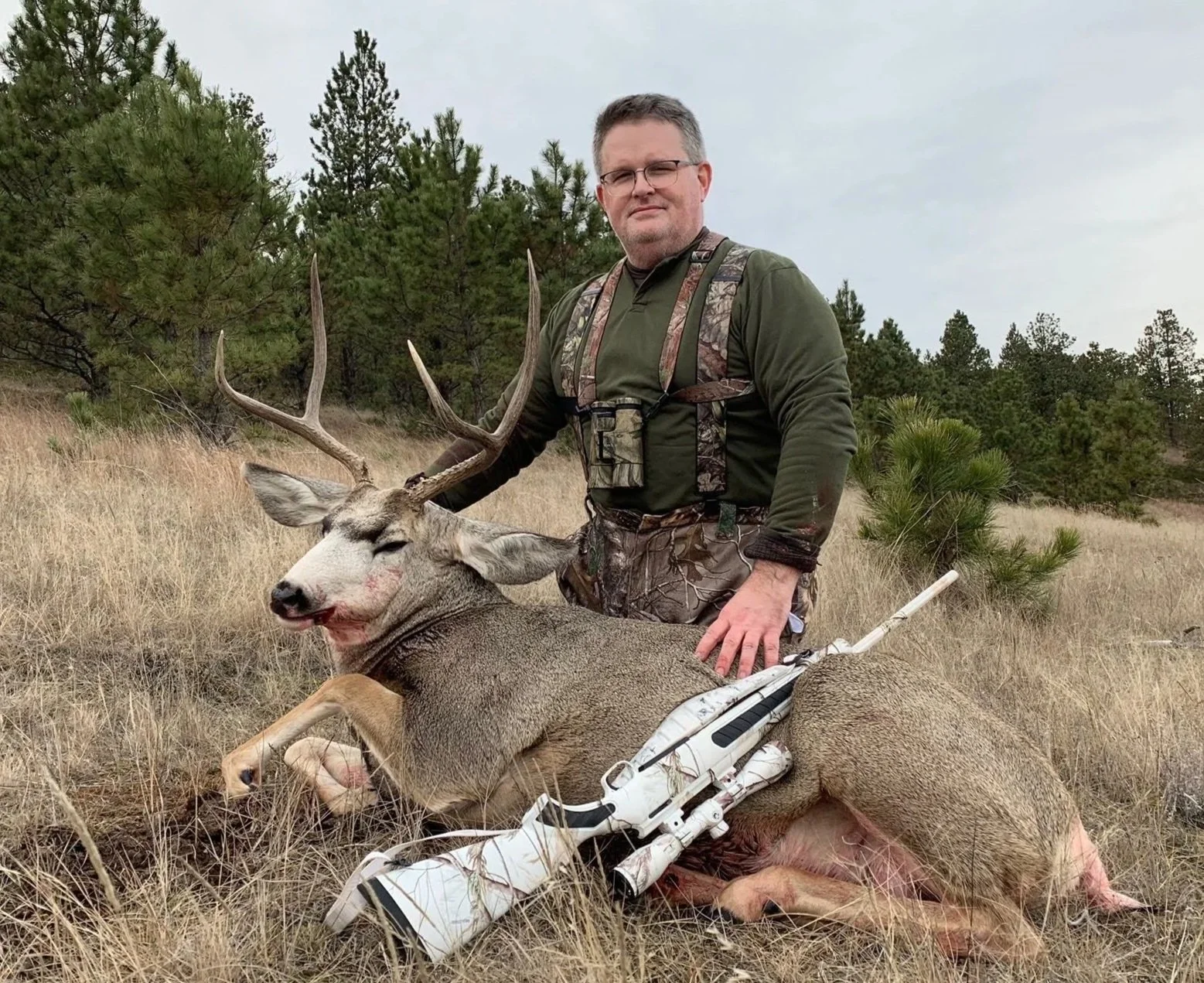 Rifle hunting in Montana for mule deer and whitetail deer with high success rate and good draw probability.
