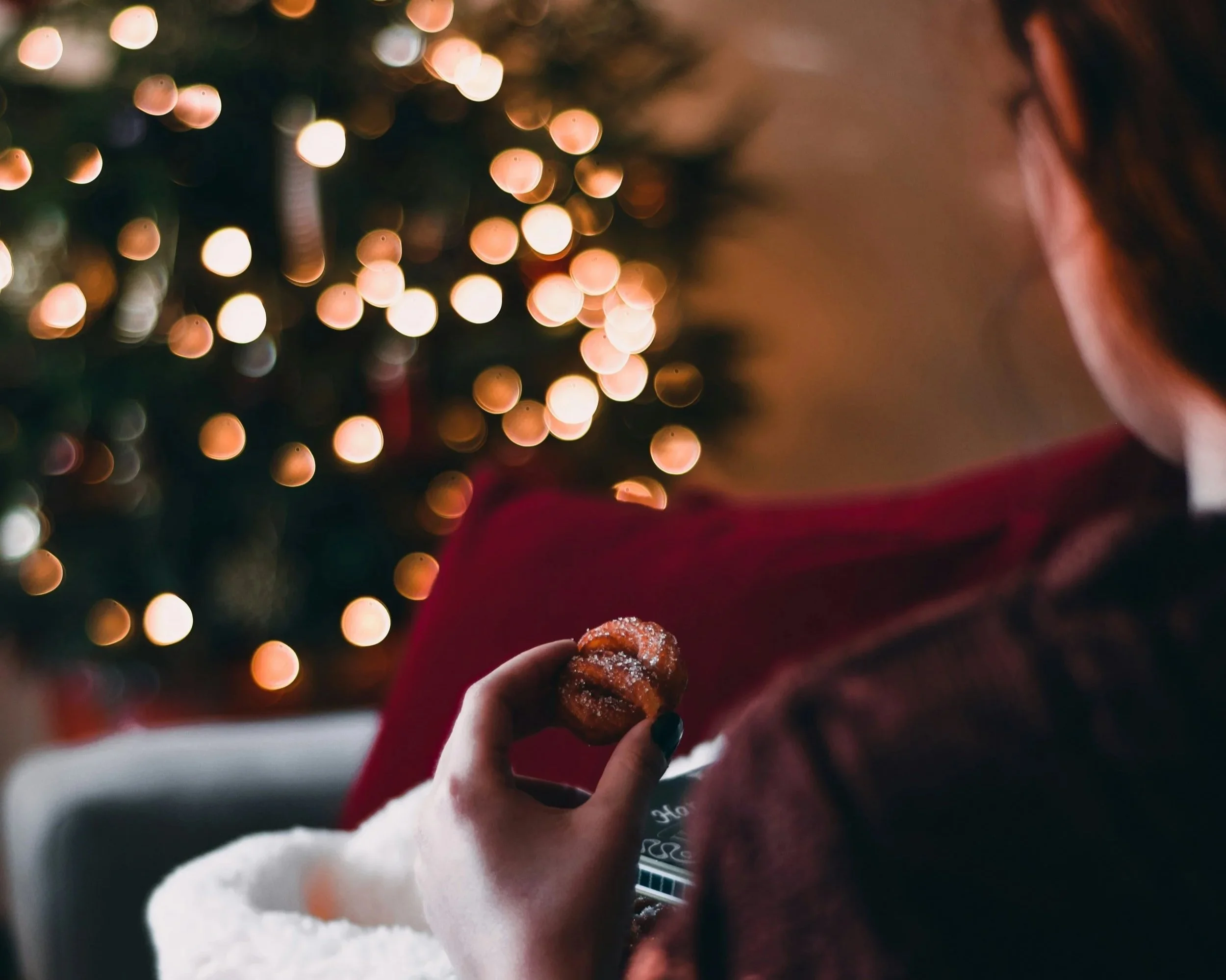 When the Christmas Pressure Hits: Scripture to Steady an Overwhelmed Mompreneur