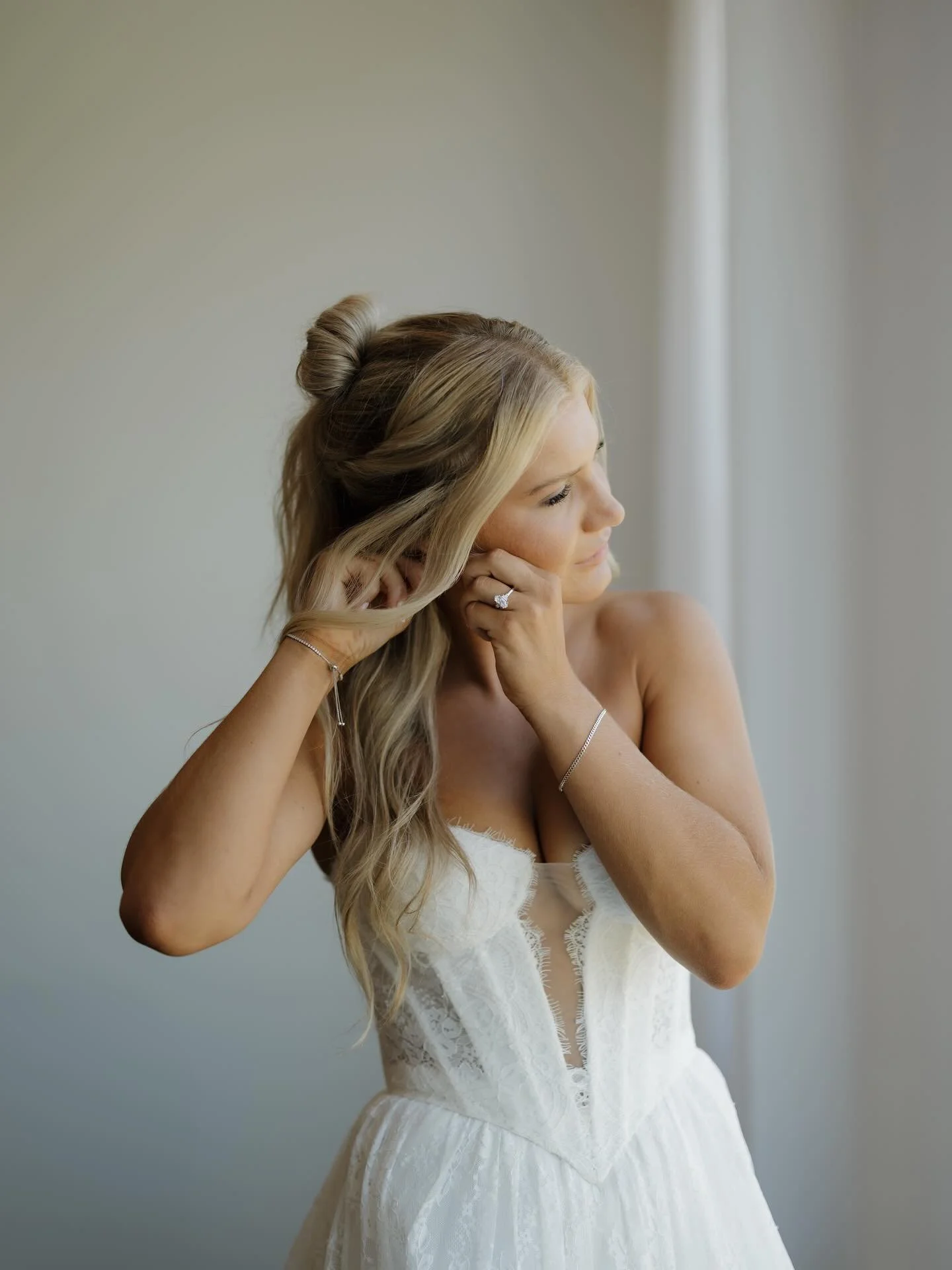Still dreaming about this beautiful day celebrating Kyndall + Anders π₯π!! Congratulations to the Westman’s!! 
The amazing vendor team: 
Photo: @malloryjeanphotos 
Venue: @hardscrabbleranch 
Hair and Makeup: @halledidmyhair 
Florals: @4daught
