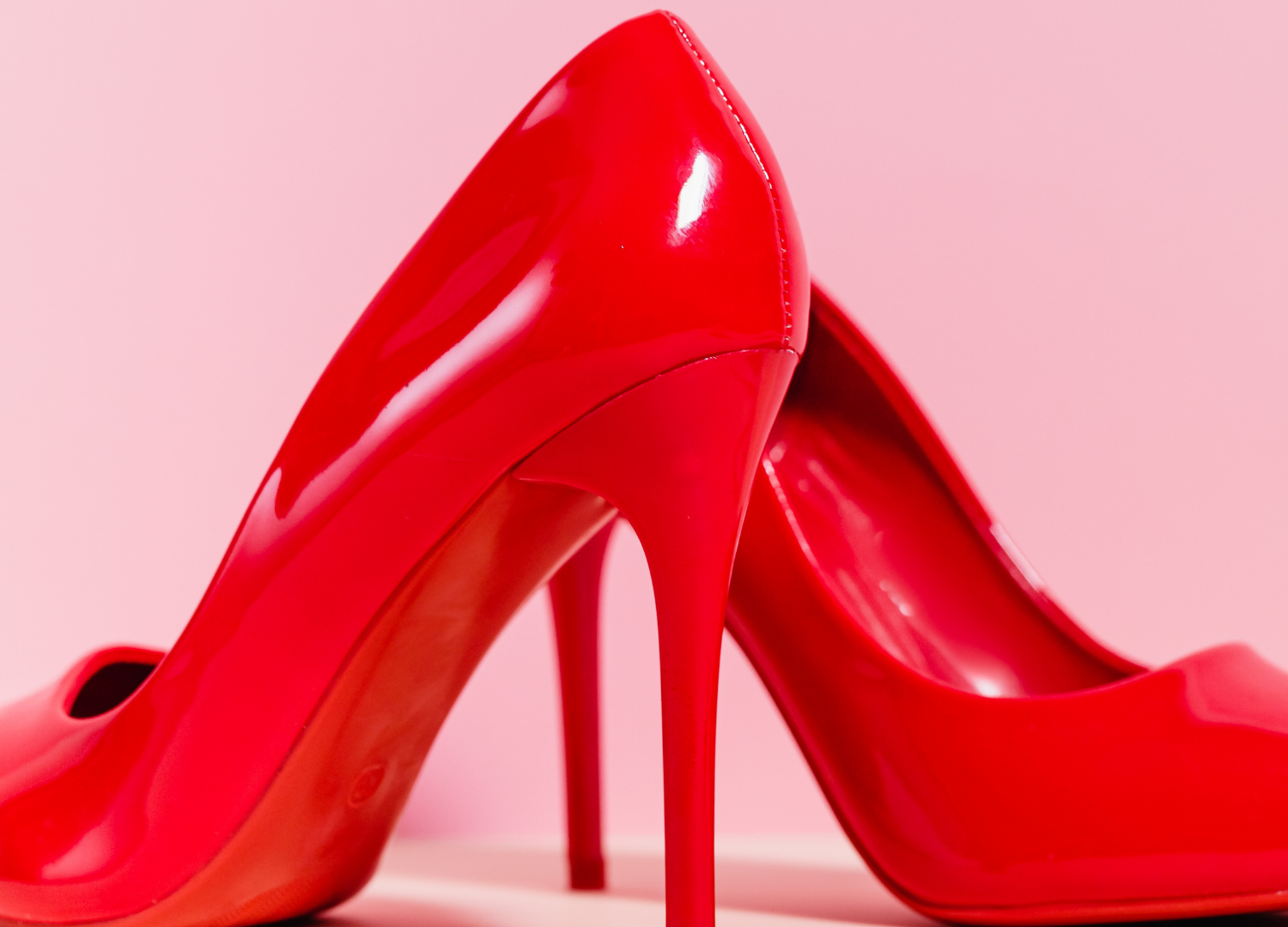 El poder de unos tacones rojos: cómo lucirlos