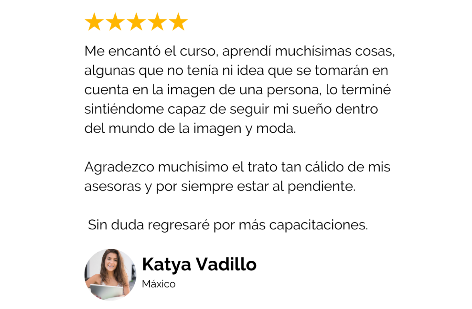 Reseña con cinco estrellas, texto en español que expresa satisfacción por un curso, acompañado por una foto de una mujer sonriendo y el nombre Katya Vadillo, de la ciudad de Màxico.
