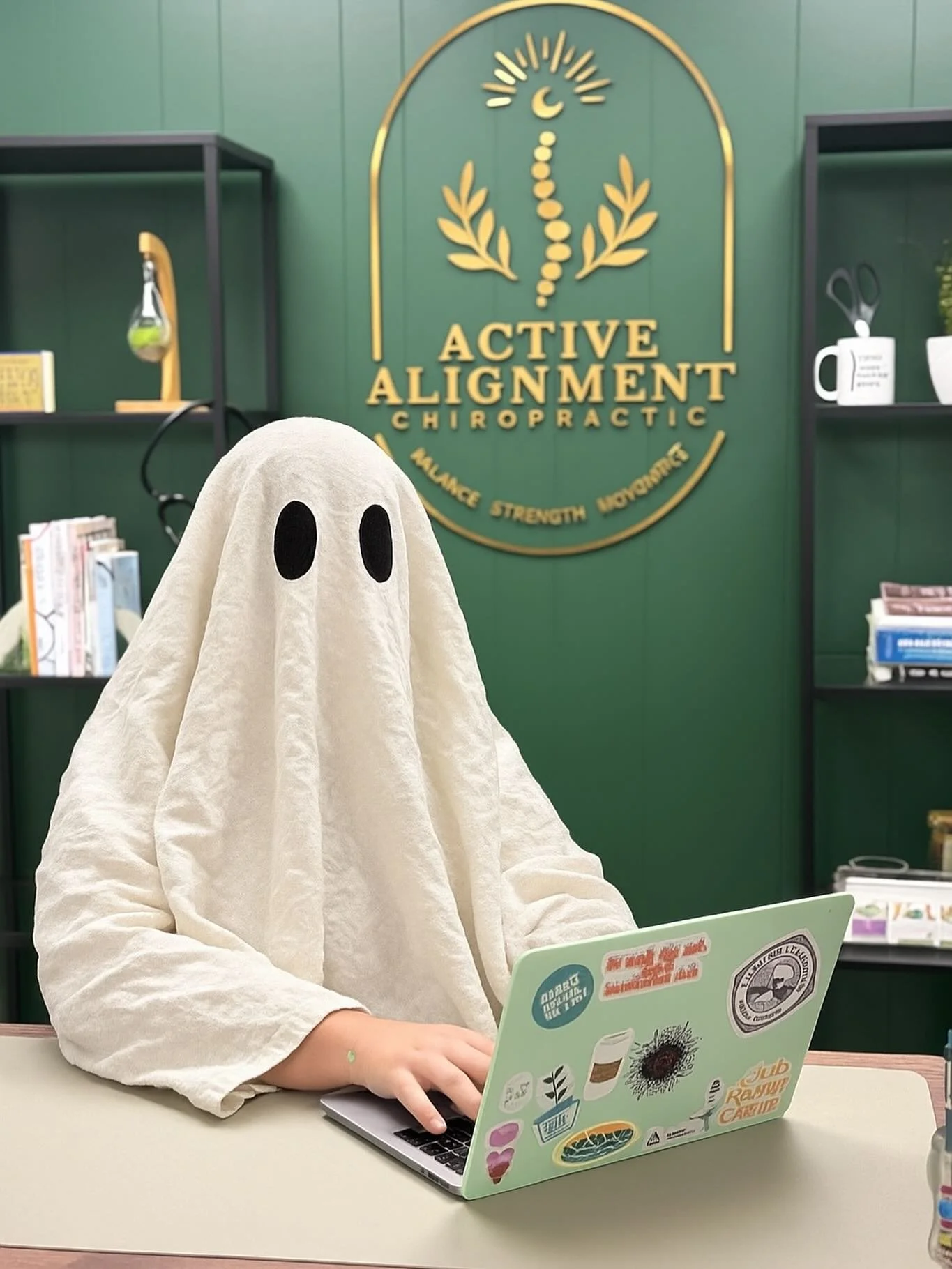 Ghosting your ex? Acceptable. Ghosting your chiropractor? Terrifying 👻🦴 

#MakeYourAppointment #Halloween #ActiveAlignmentChiropractic #CTChiro
