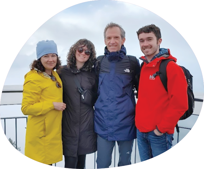 “Being a monthly donor for the
past 20 years is my way of showing
appreciation for the outstanding
care the IWK provided my sister
in the 1970s, and my daughter
and nephew three decades later.
We are grateful to the IWK for its
team of exceptional he