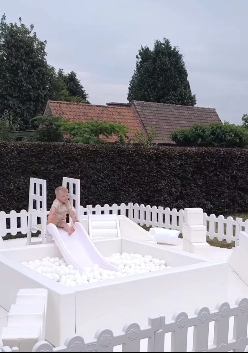 Elegante Hüpfburg mieten in Zürich – Wunderweiss Erlebniswelt