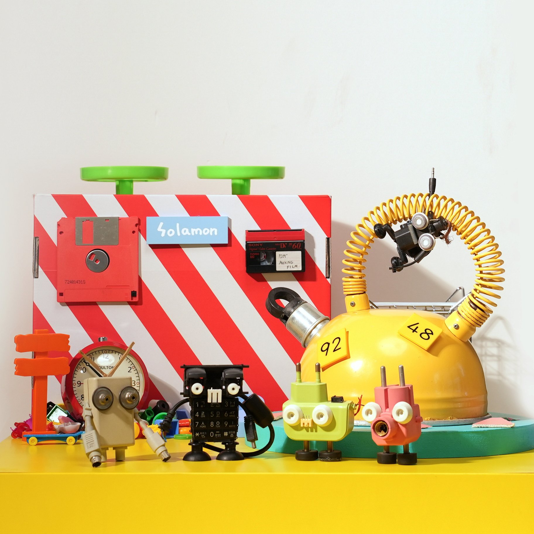 upcycling artwork. fori sim. bglu studio. 업사이클링 로봇 솔라몬 콘텐츠