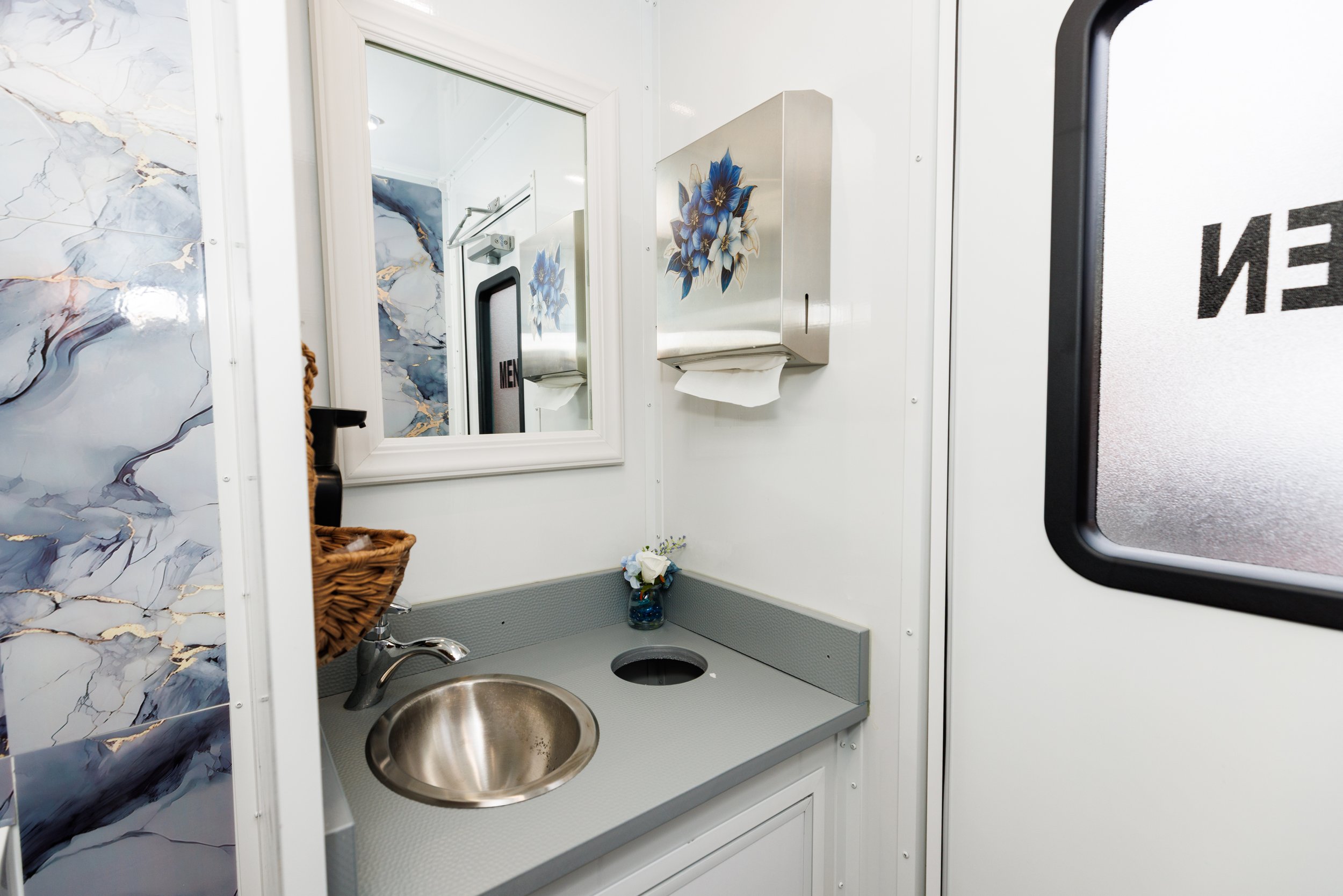 TheFrontier Int Men 3 Pic.JPG