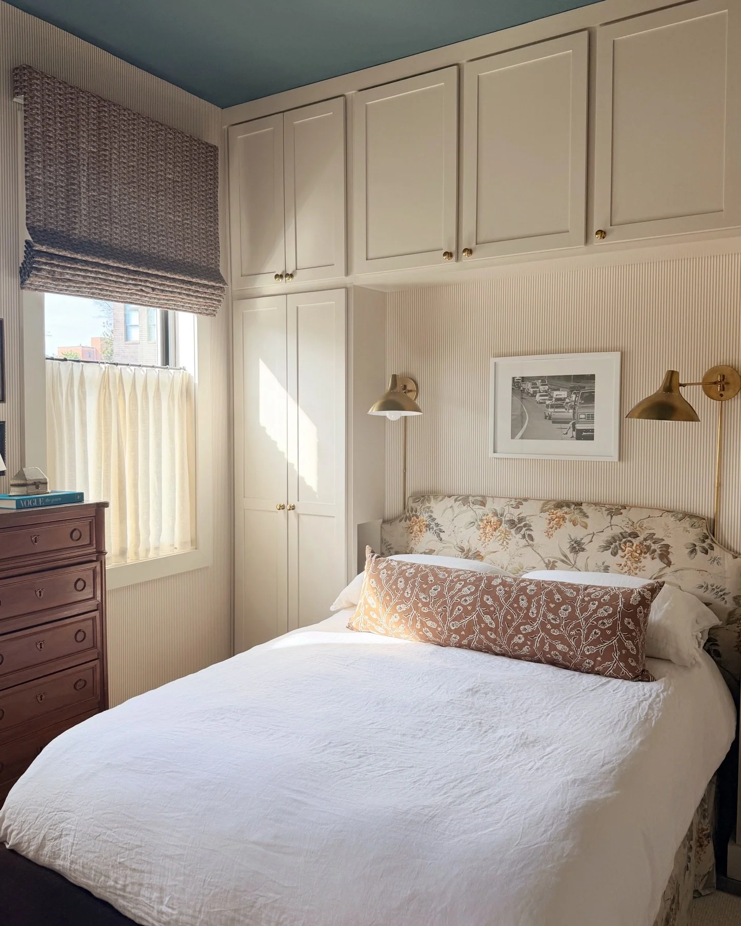 One of my early builds - bedroom storage cabinets with built-in nooks to act as bedside tables. Don&rsquo;t mess with @brittlitt when it comes to style.