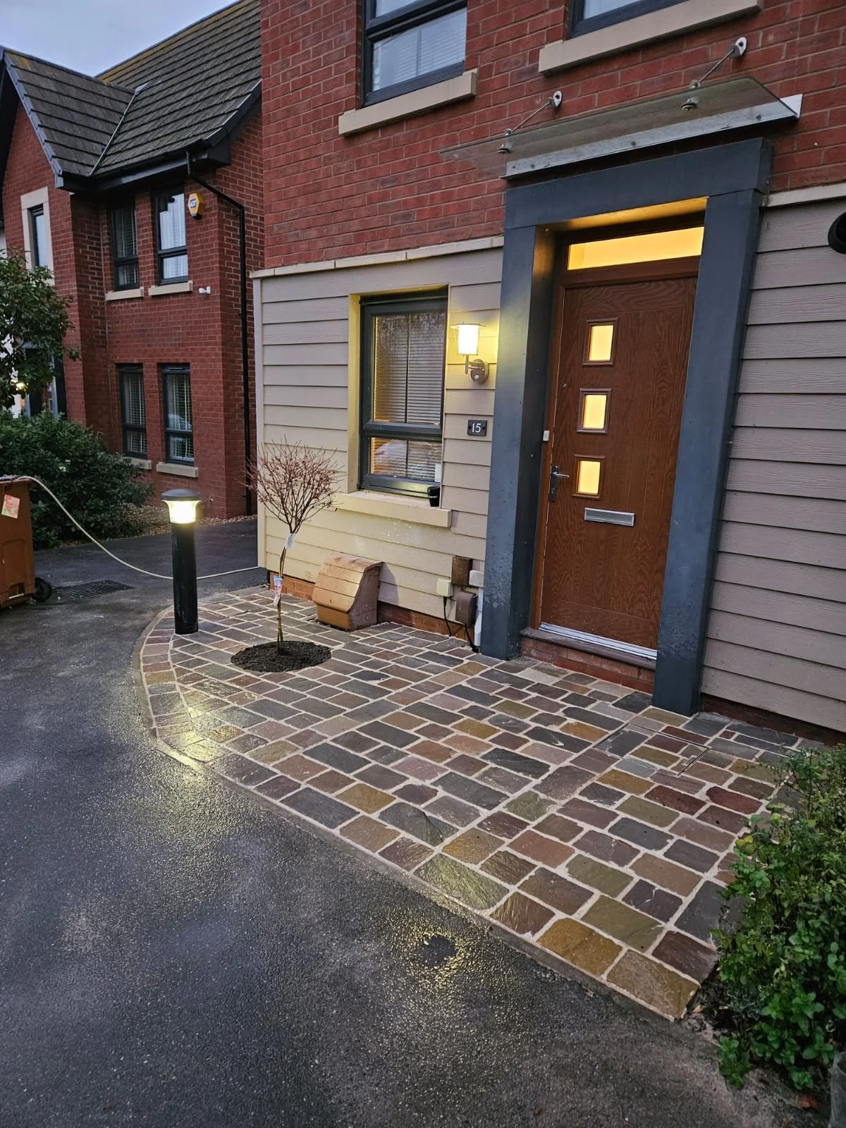 Our customer wanted the front of their house turning from a muddy mess, to something traditional, clean and durable. We laid Autumn Hand-dressed sandstone setts, finished with ultrascape flow point premium. We added the finishing touch with a Japanes