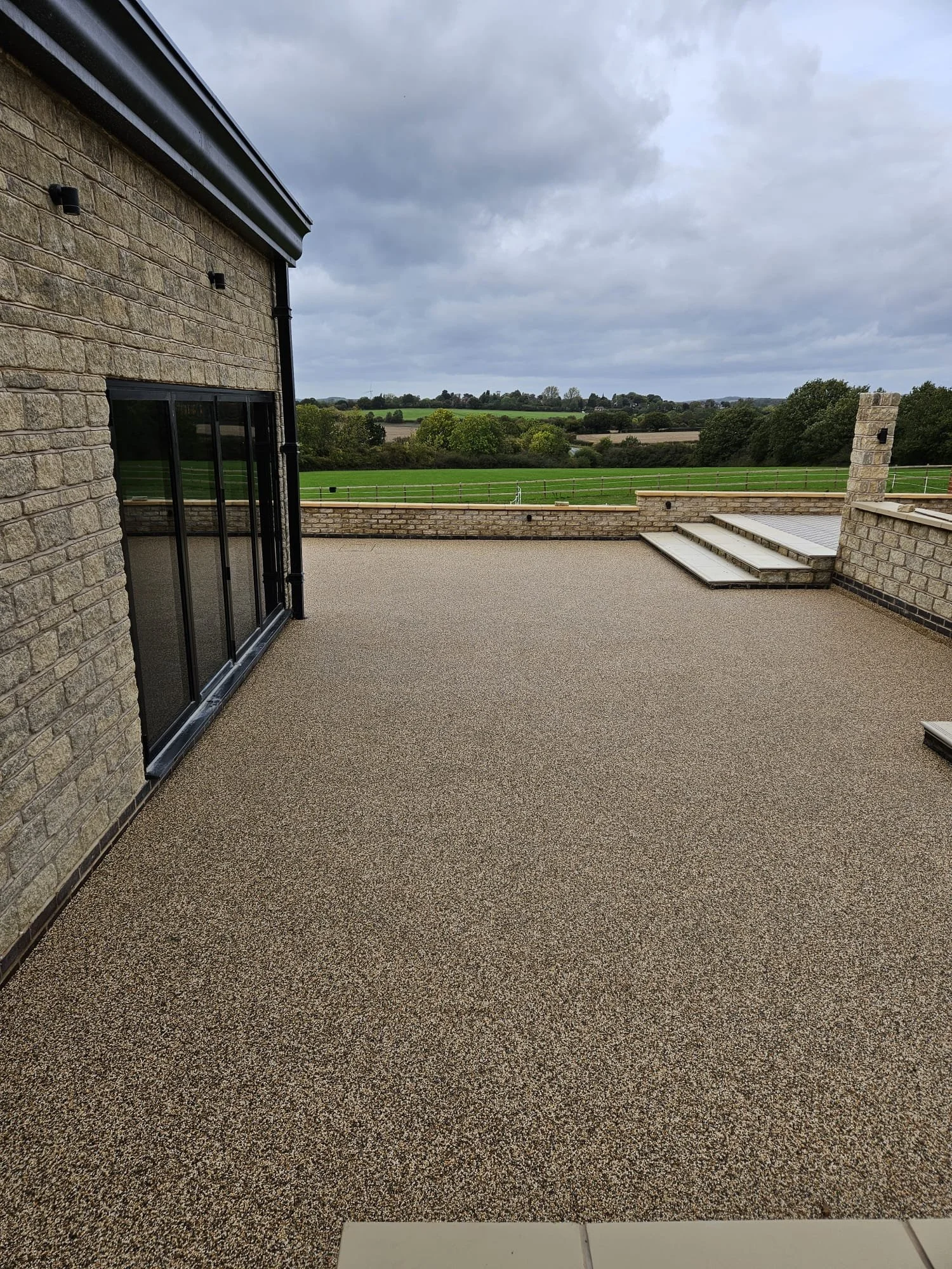 This project featured 235m2 of premium ‘Bulsdon Park’ resin expertly installed on a Vuba Mac base for a smooth, hard wearing surface.