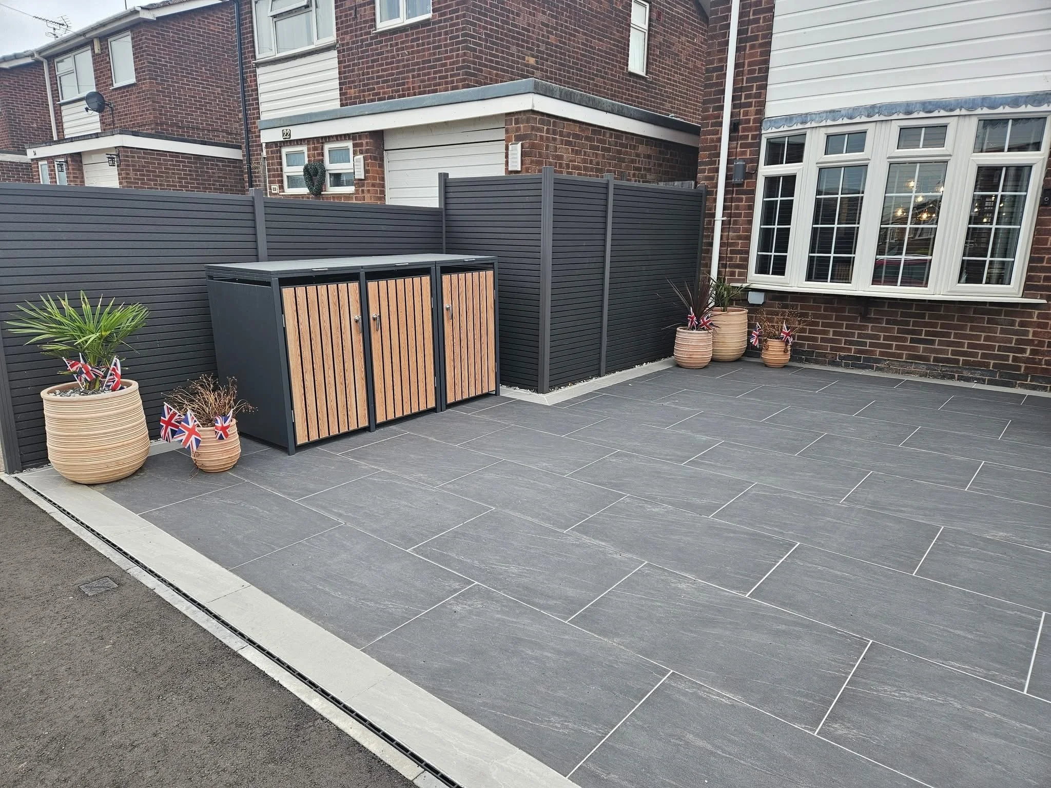 We completed a stylish and durable upgrade for this property, combining premium materials for a clean, contemporary look.
We laid 51m² of Anthracite Porcelain, to create a sleek, hard-wearing driveway, added a Kandla Grey Porcelain border for a subtl