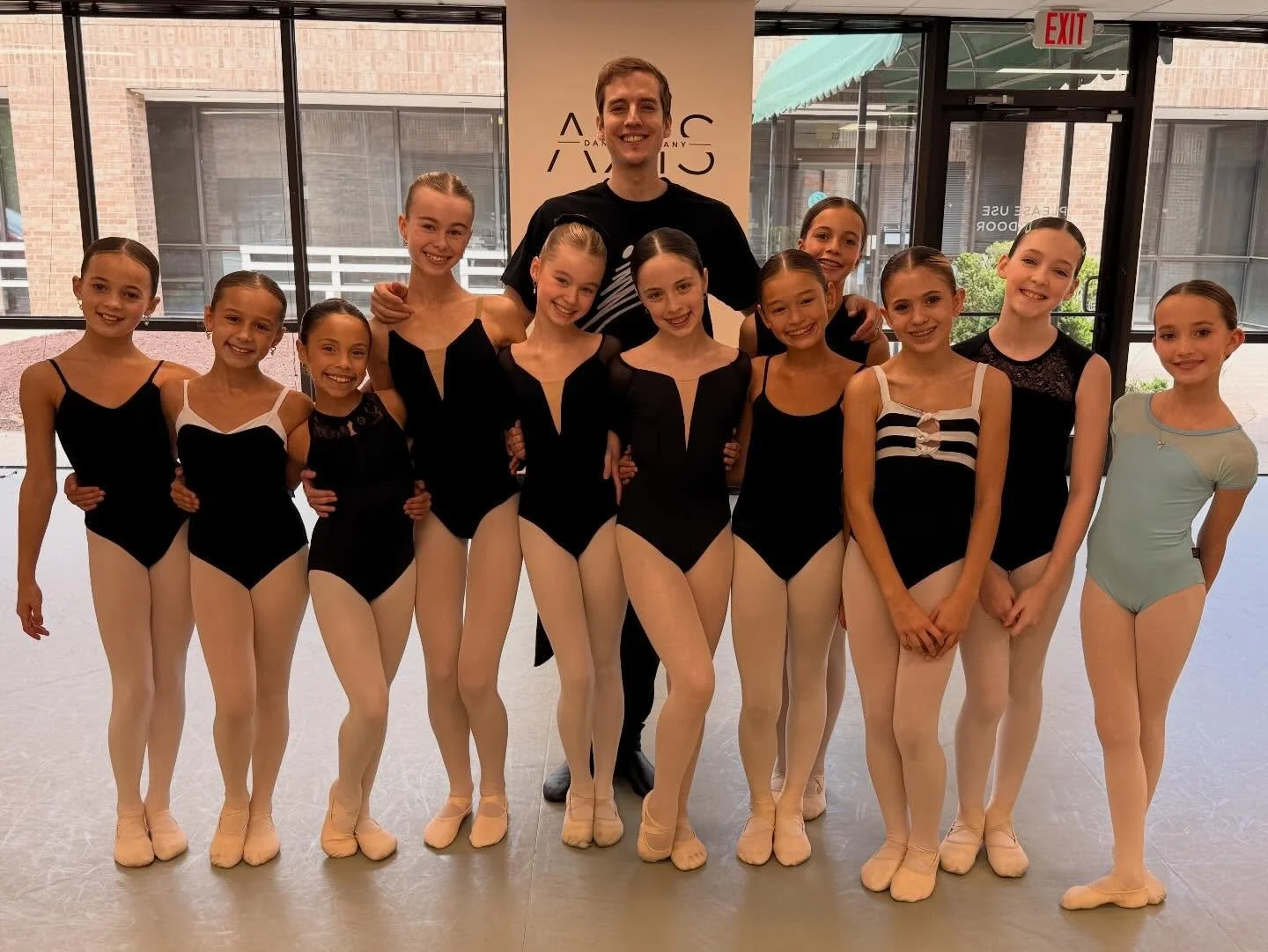 Watching dancers from so many different studios come together, train, and share what they love in a master class with @vinet.sebastian was something special. There&rsquo;s real power in community💖when we support each other, we all grow.

I&rsquo;m s