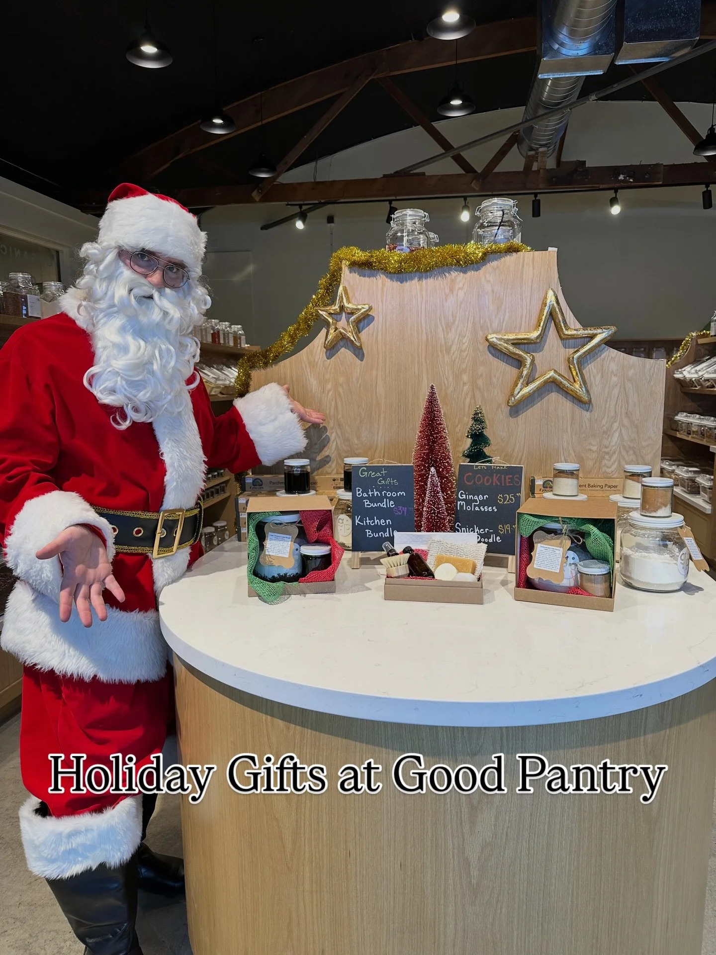 Even Santa shops local! 🎅✨ He stopped by the shop during the @foodcitynapa Night Market and approved our holiday gift bundles. From cozy kitchen favorites to thoughtful bathroom bundles, these are gifts that actually get used (and loved). Happy gift