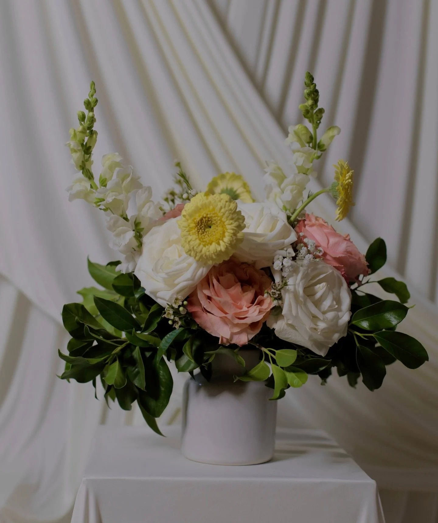 One of our favorite things? When someone treats themselves to flowers ✨💐 This beautiful birthday bouquet was created for a client who reached out to us to design something special for her own celebration. We loved bringing her vision to life and hop