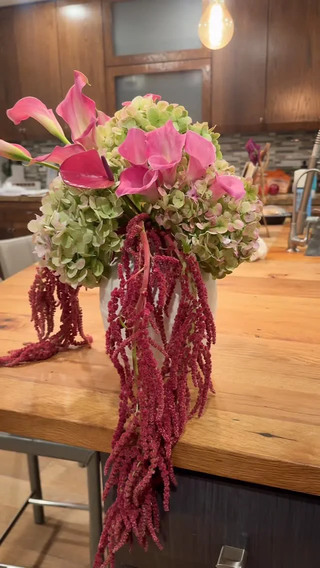 Soft blush calla lilies, antique hydrangeas, and cascading amaranthus, the perfect mix of romance and texture 💕✨
#WonderBloomsAZ #ArizonaFlorist #FloralDesign #EventFlorals #ScottsdaleFlorist #PhoenixEvents #HydrangeaBouquet #CallaLilies #FloralIns