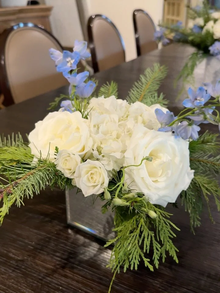 Flowers for an 85th birthday lunch, designed with love and her favorite blues. 🤍💙
Soft hydrangeas, creamy blooms, and fresh greenery to celebrate a beautiful milestone.

#WonderBloomsAZ #ArizonaFlorist #PhoenixFlorist #ScottsdaleFlorist