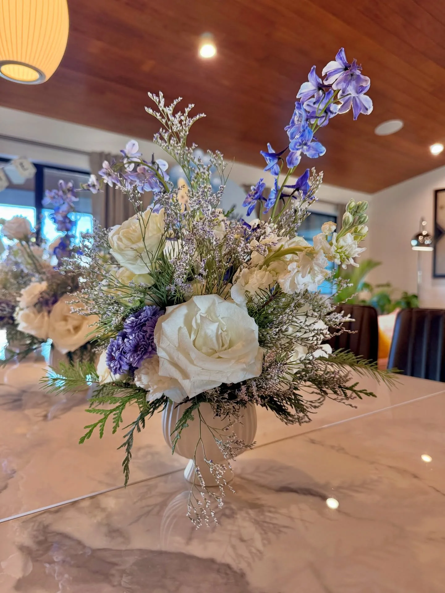 Soft blues, creamy whites, and delicate textures coming together for an elegant tablescape moment ✨
This arrangement was designed to feel light, timeless, and effortless while still making a statement. Perfect for intimate celebrations, milestone mom