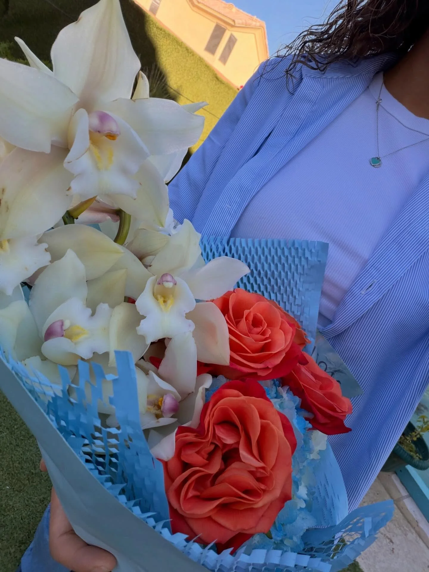 Soft blues with the perfect pop of coral 🤍
This bouquet was designed to feel cheerful, airy, and effortlessly elegant. From the textured wrapping to the lush blooms, every detail was meant to brighten someone&rsquo;s day and feel just as special as 