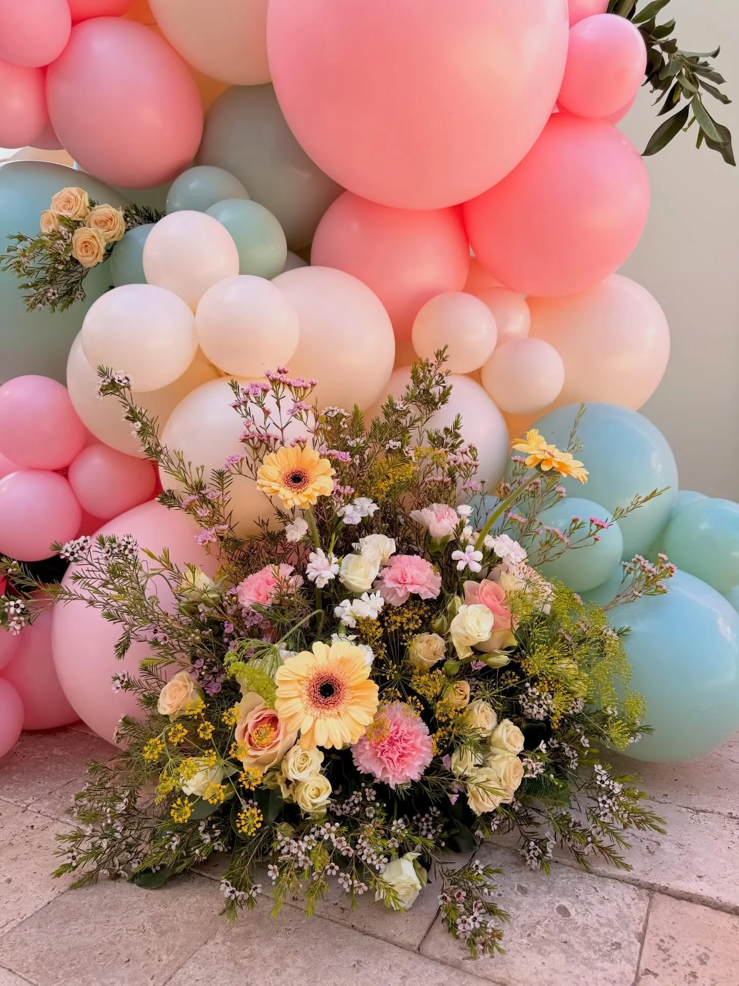 A little special moment for the flowers 🌸
Soft spring colors, delicate textures, and blooms that deserved their own spotlight.

#WonderBloomsAZ #ArizonaFlorist #PhoenixFlorist #ScottsdaleFlorist #ArizonaFlowers PhoenixFlowers ScottsdaleFlowers Chand
