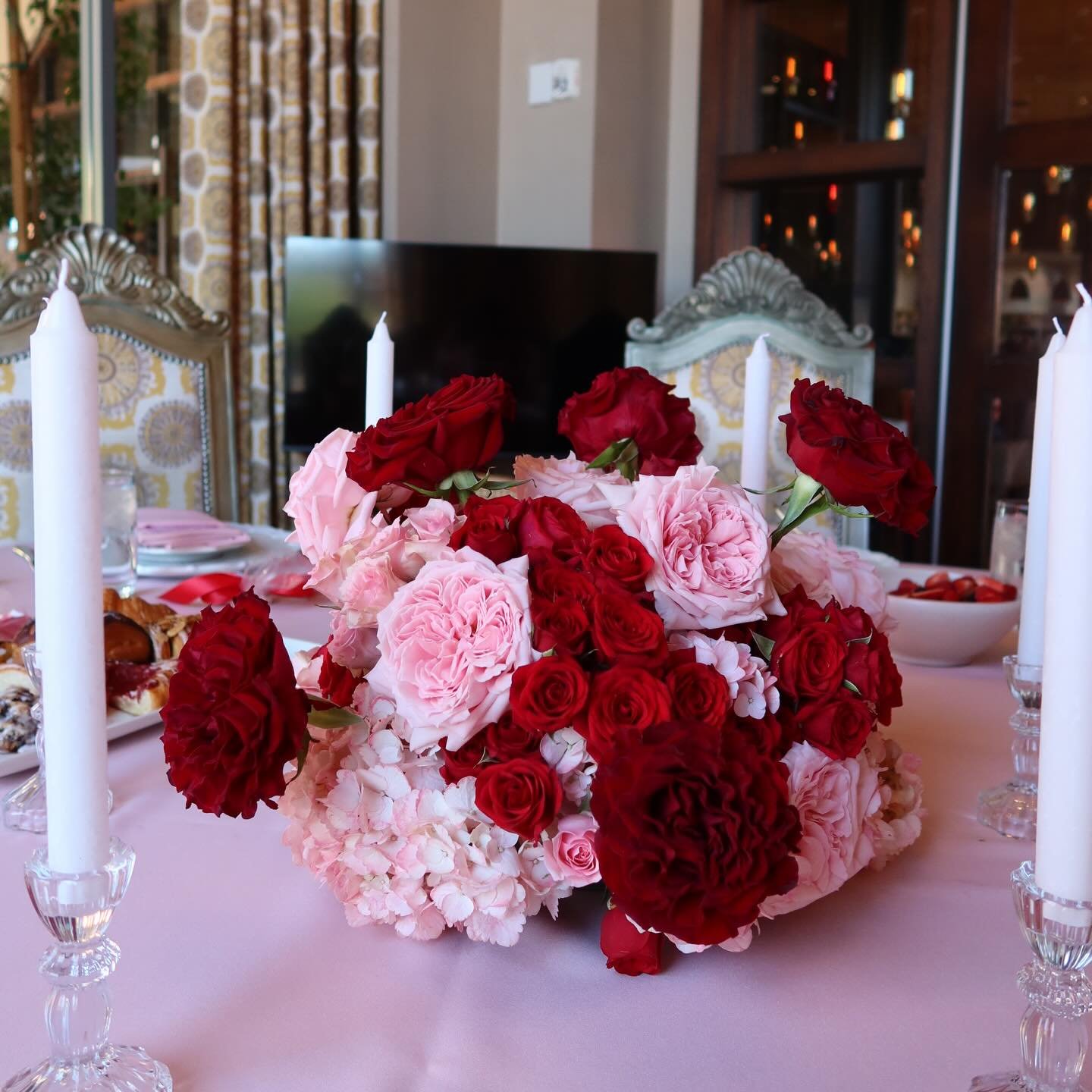 The perfect bridal shower centerpiece on Valentine&rsquo;s Day 🤍 Soft blush blooms, deep red roses, and candlelight details coming together to create the sweetest, most romantic tablescape. We loved bringing this vision to life and being part of suc