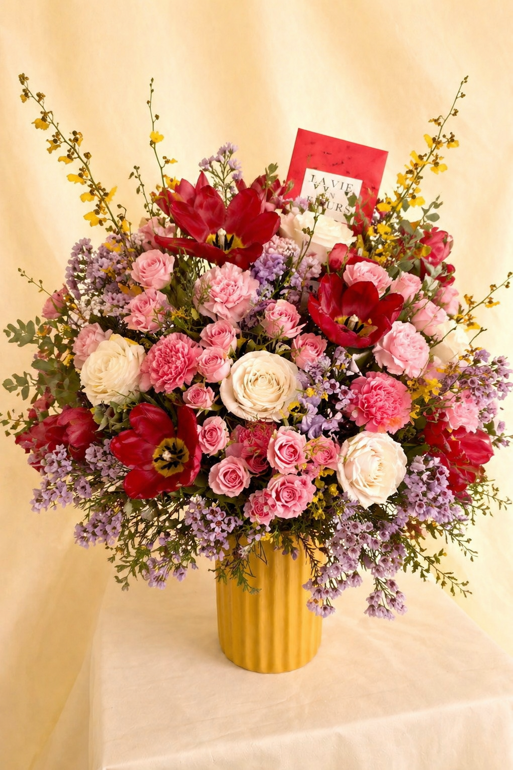 yellow-luxury-flower-arrangement-vase-phoenix-arizona-wonderbloomsazs.png