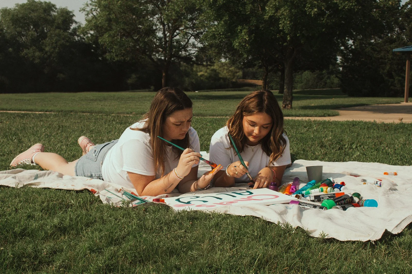 A Messy, Sweet Mini Session | Chelsee &amp; Ally