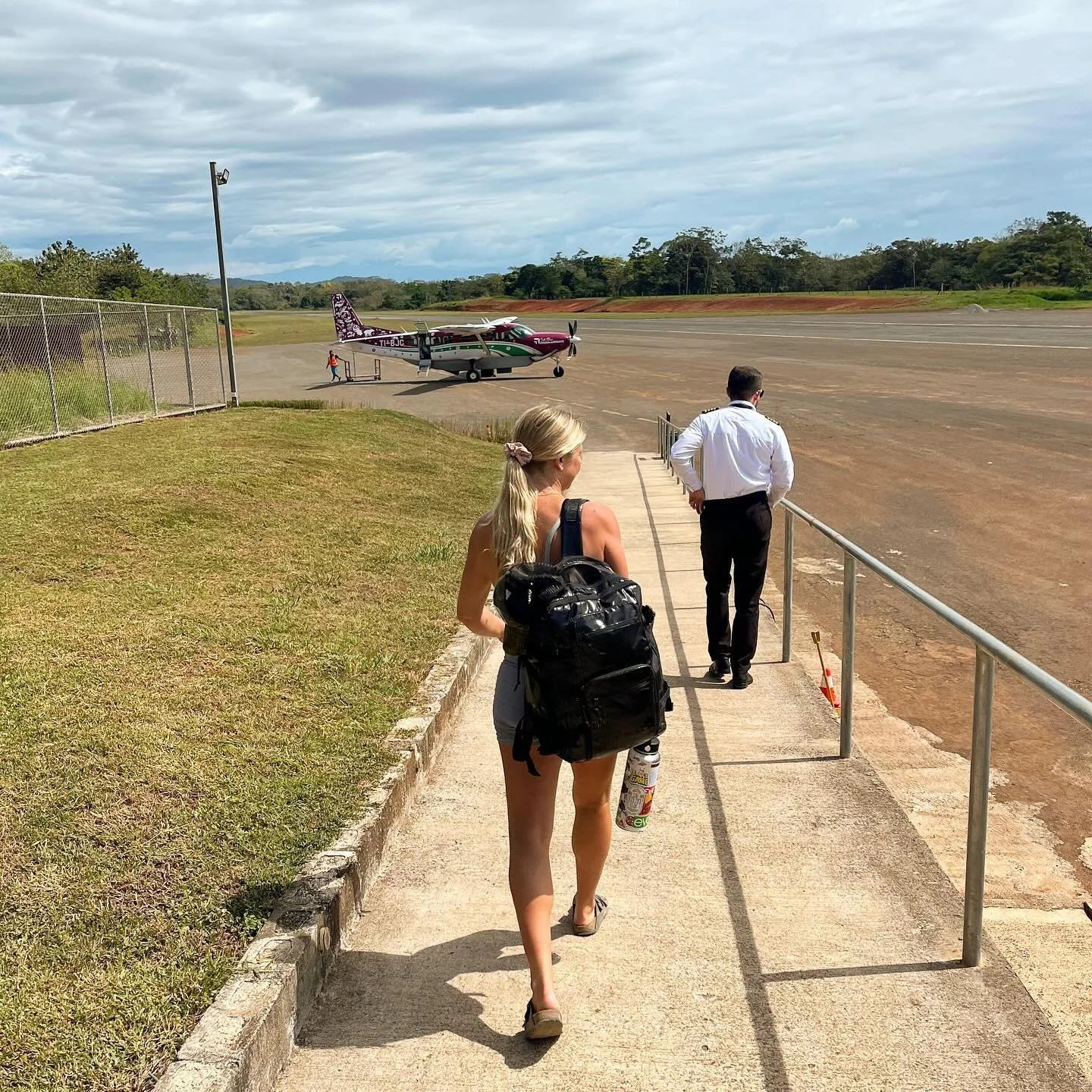 the traveler becomes an expat ☺️🇨🇷 the surfer girl in the making life of my dreams 🏄🏼&zwj;♀️🌺🌴🥥🐠🧘🏼&zwj;♀️✨🌊🐒😋