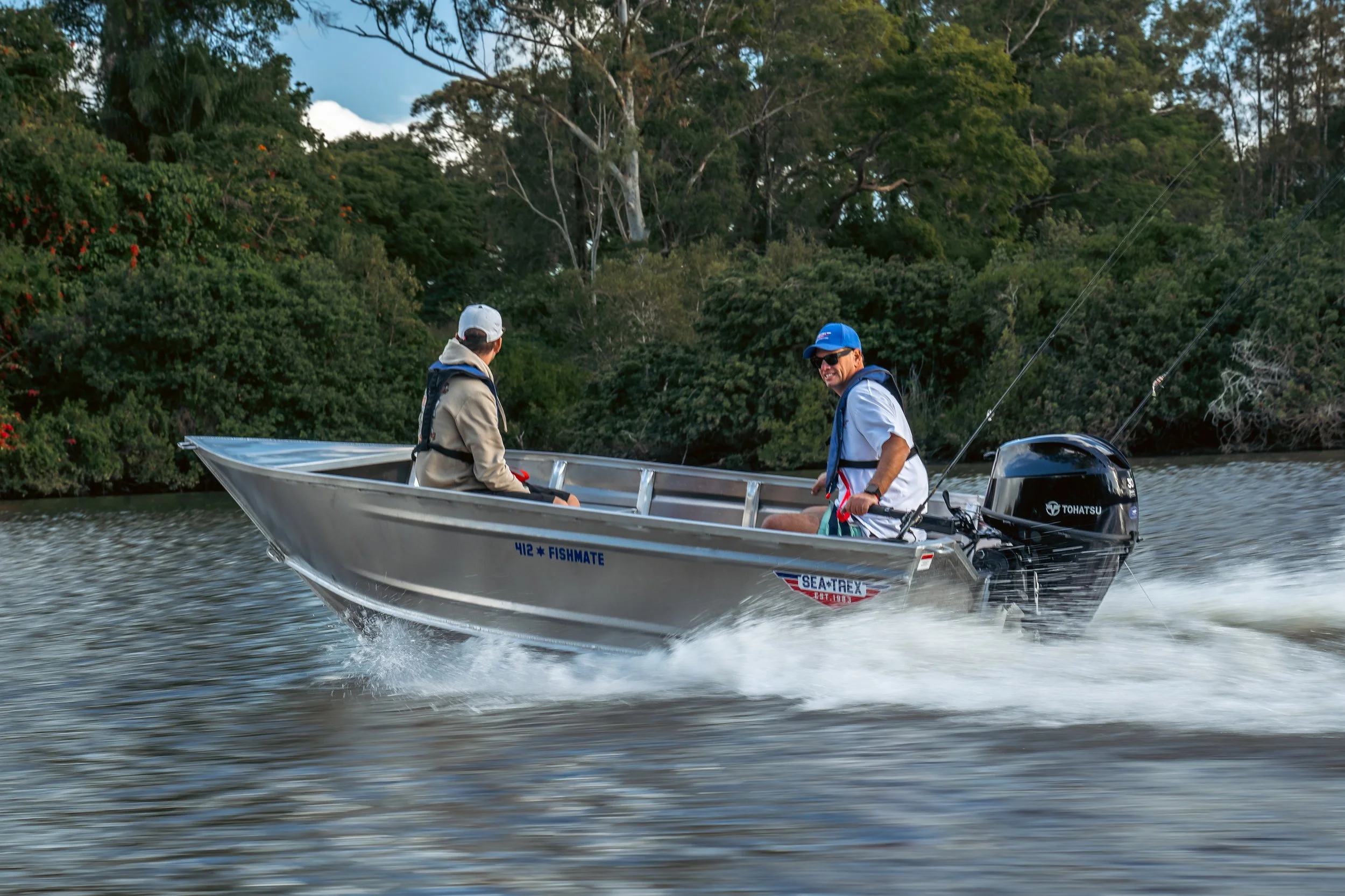 Sea-Trex 412 Fishmate Review | Simple Boating. Big Memories.