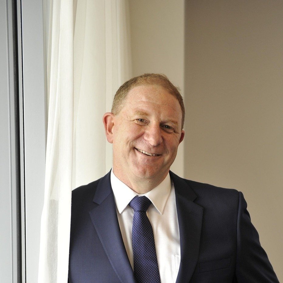 businessman-2051664_1920.jpg