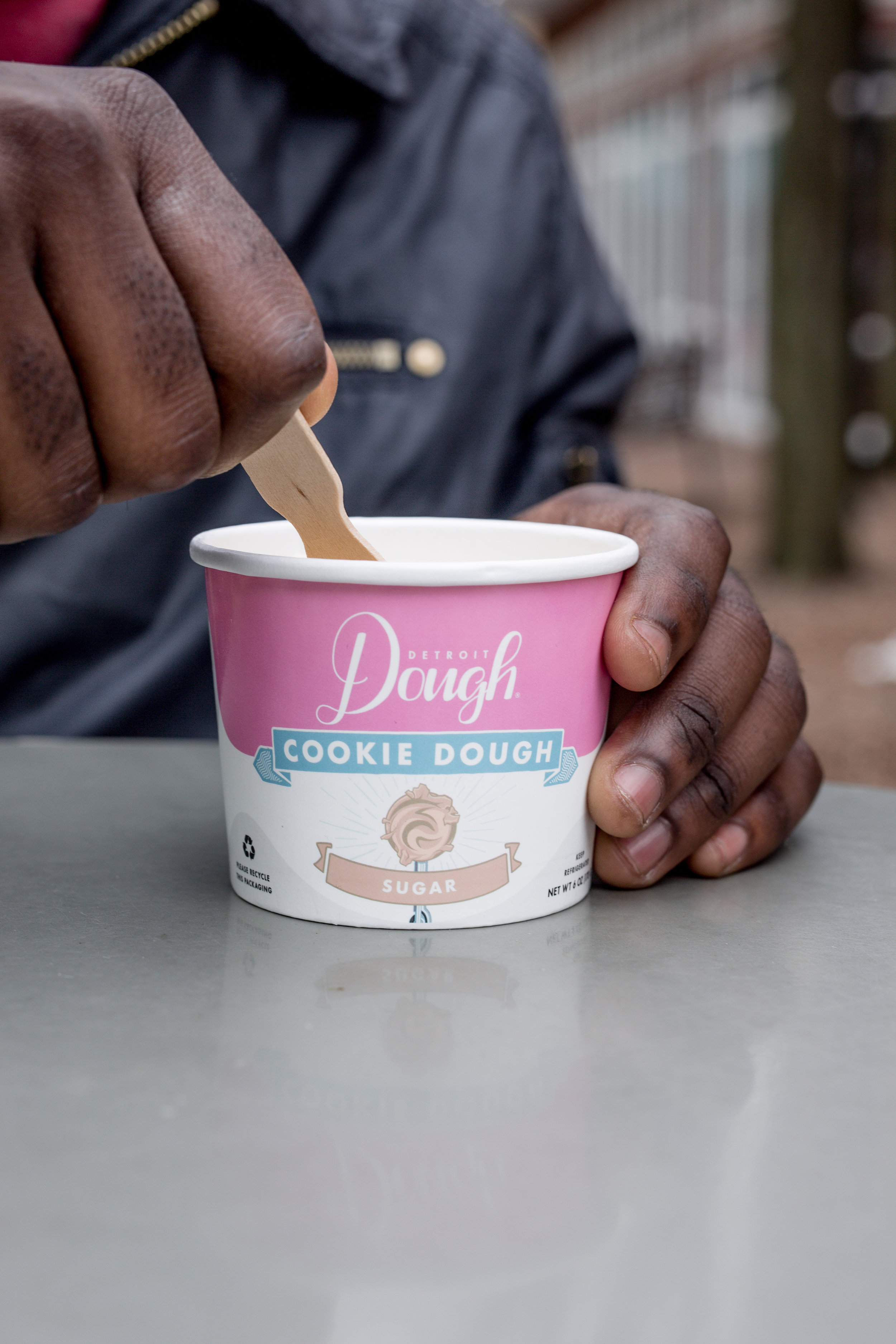dd_eating-sugar-dough_1.jpg