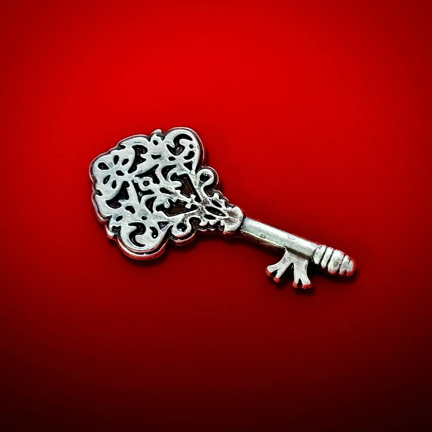 As a token of gratitude&hellip; I&rsquo;m including a miniature metal key in every game!! 🗝️ 

Late pledge a copy to claim yours before it&rsquo;s too la&hellip; ⏰
&mdash;
Key measures 50mm (approx. 2in.) in length 📏

🏷️ #boardgames #boardgamesofi