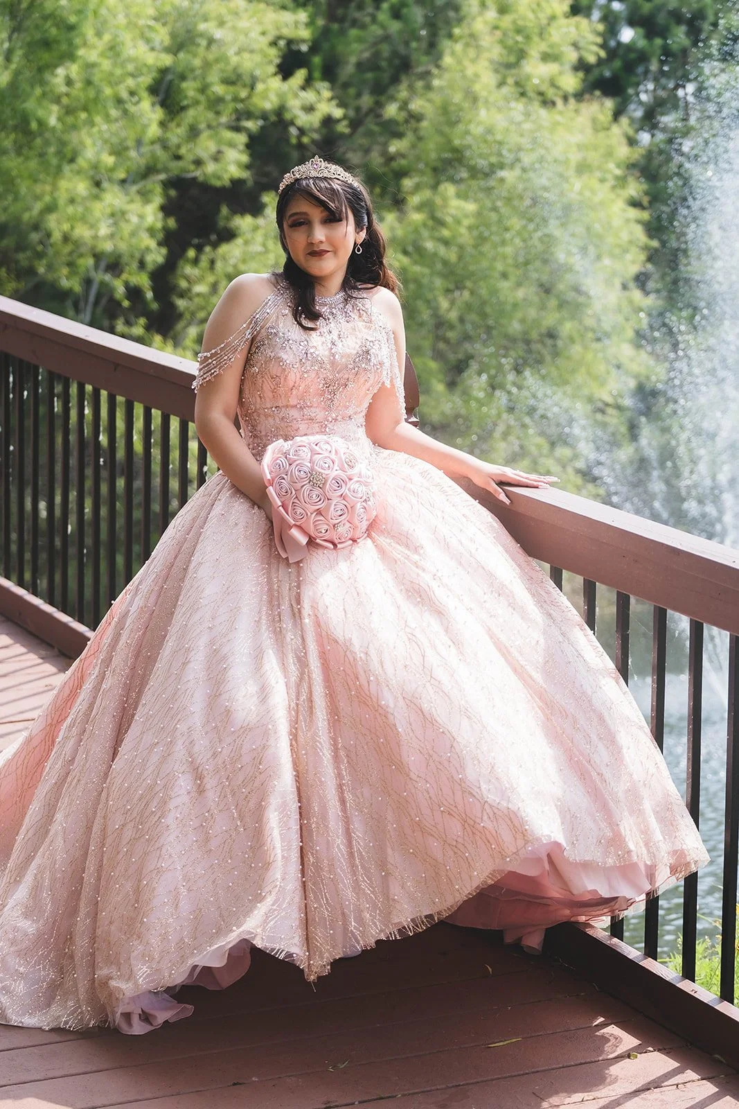 Quince portraits at The Pavilion at Lago Bella, quinceanera venue with indoor and outdoor ceremony places. salón de quinceañeras al aire libre
