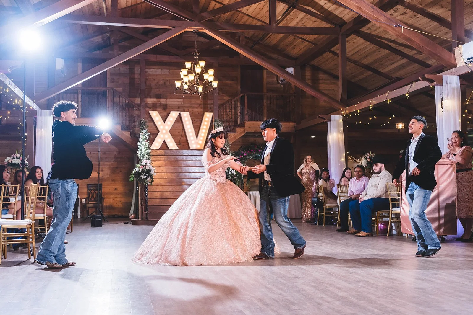 Quince portraits at The Pavilion at Lago Bella, quinceanera venue with indoor and outdoor ceremony places.  salón de quinceañeras al aire libre
