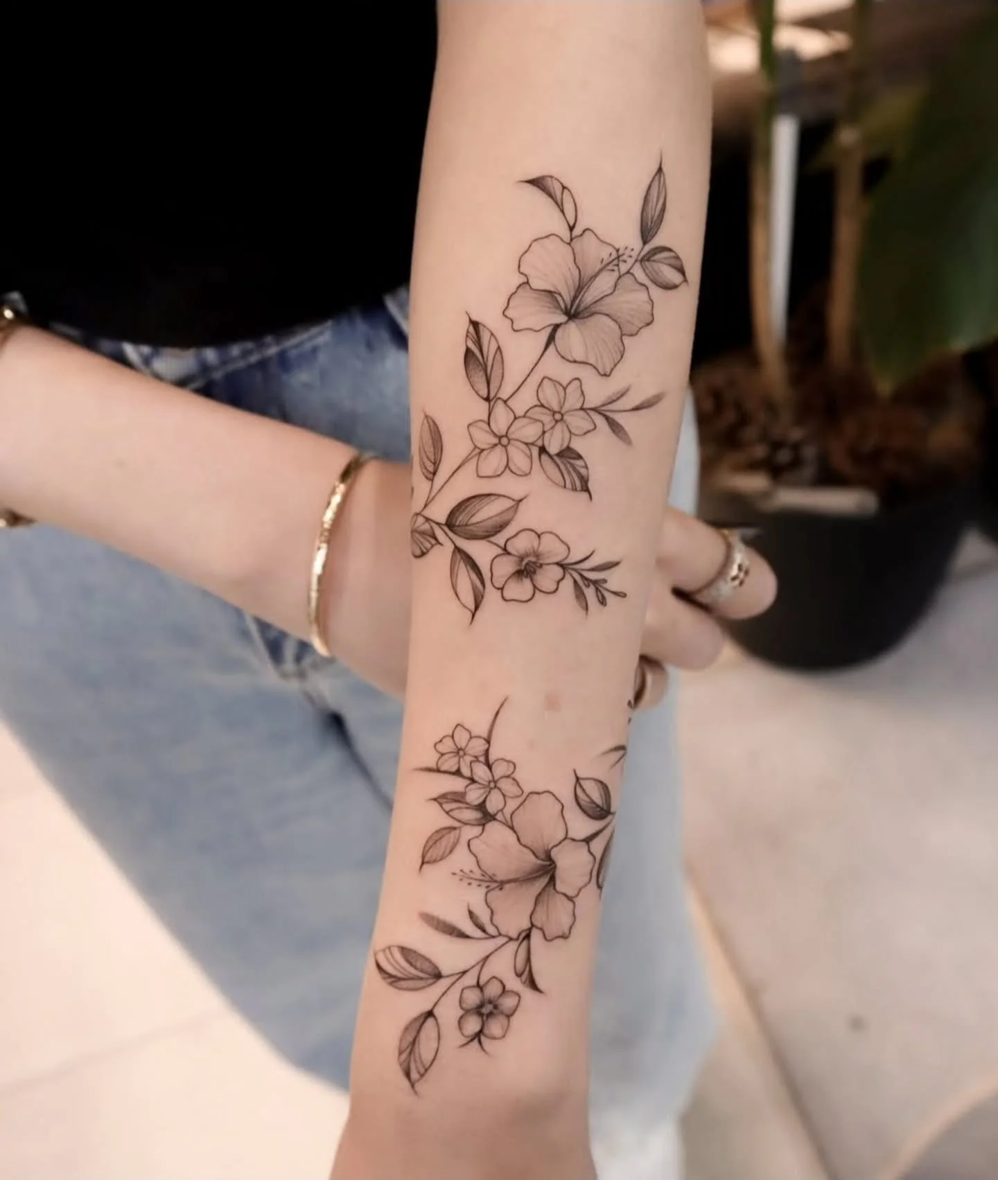 Done by @ms.t.tattoo
#finelinetattoo #melbournetattoo #tattooartist #singleneedletattoo #flowertattoo #floraltattoo #botanicaltattoo #australiannativeflowers #smalltattoo #minitattoo #tattoodesign #tattooideas #tattooaddict #sleevetattoo #tattoo #in