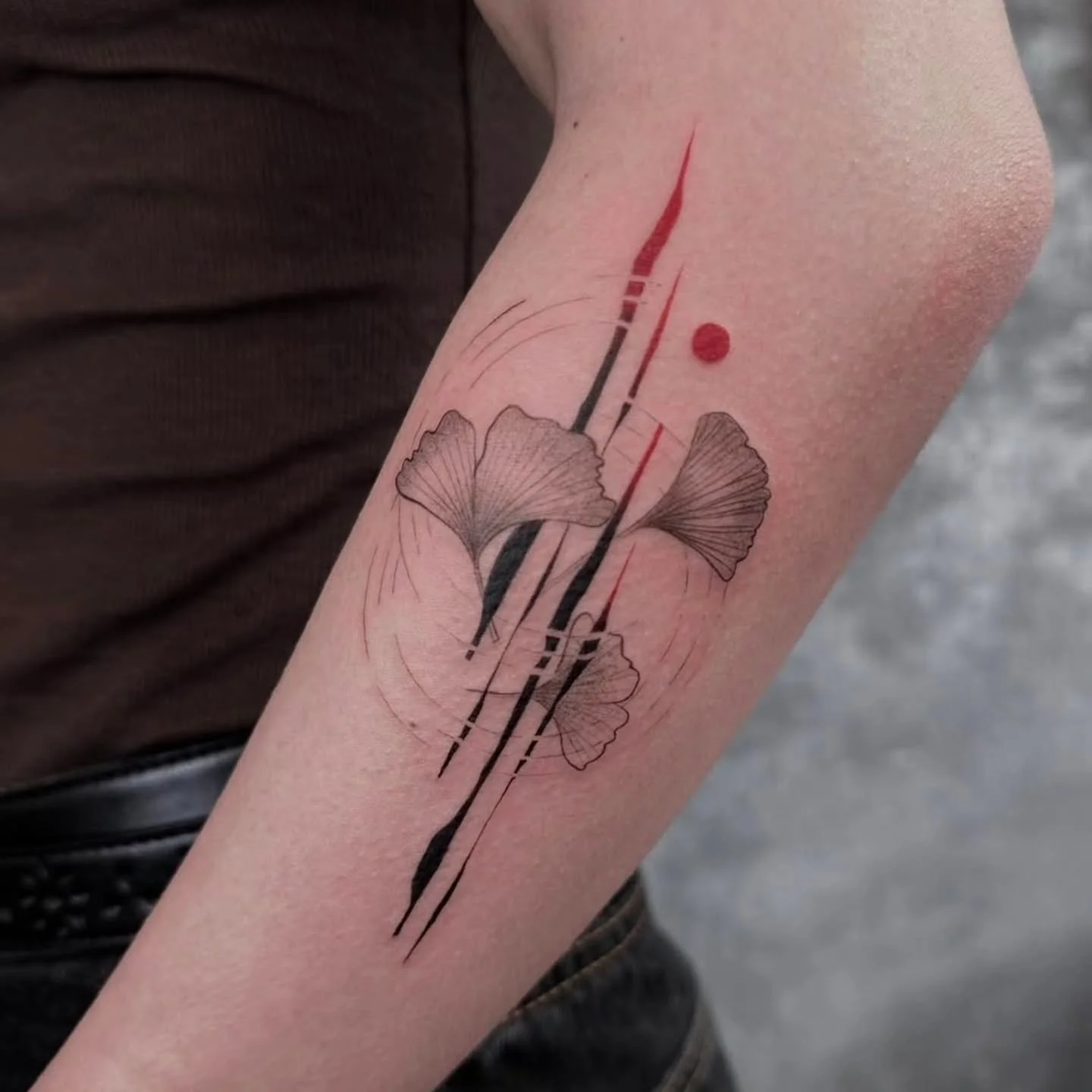 done by @tattooist.song 
Meet some of our most talented tattoo artists: 
@ms.t.tattoo
@paulstillen
@kaden_tatatau
@tattedbykarli
@yingy_tattoo
@tattooist.song
@leo.tattooer
To make a Booking:
☎️ 0493 493 848 
📧 booking@tink-finelinetattoo.com 
💻 h