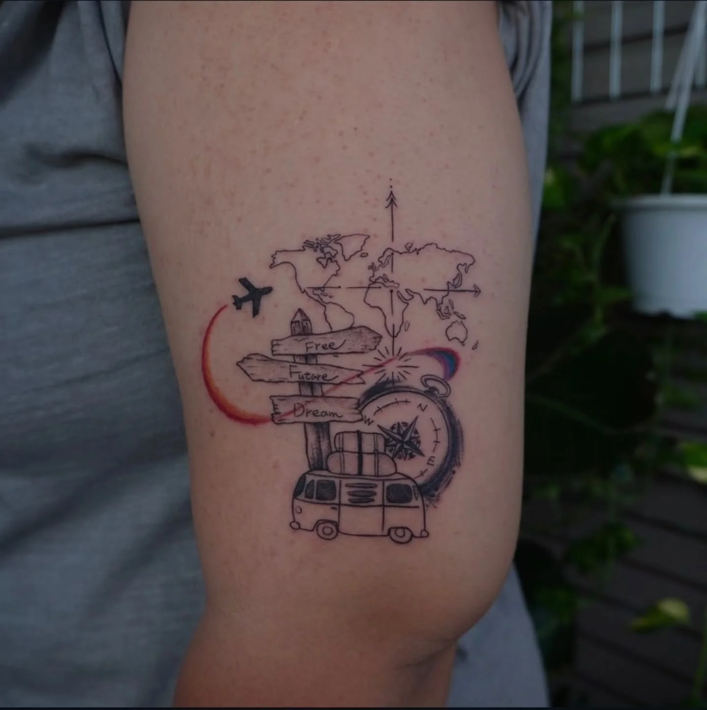 Our amazing tattoo artist is back! Bookings are open from November 1st to 29th, but there aren't many spots, so hit her up at @tattoo_june0118 to book!