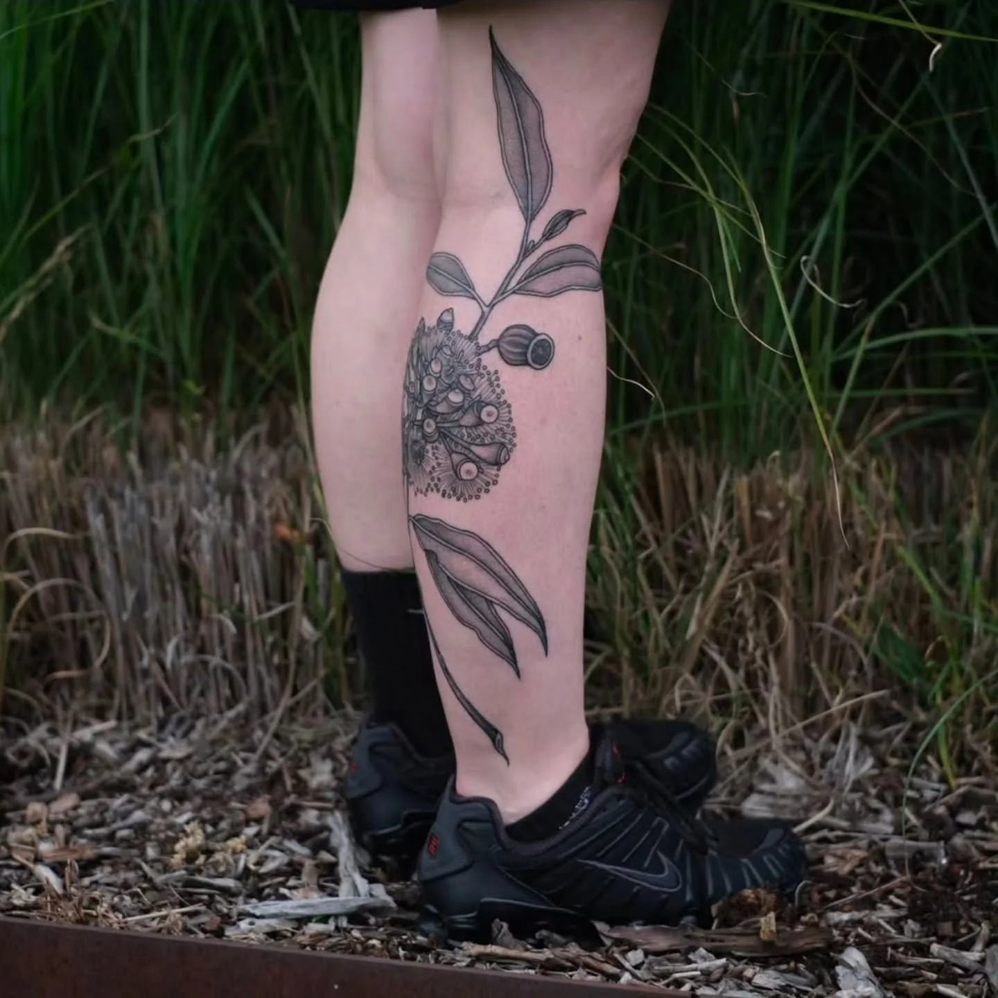 #tinkdocklands
#MelbourneTattoo
#melbournetattooartist
#botanicaltattoo
#flowertattoo