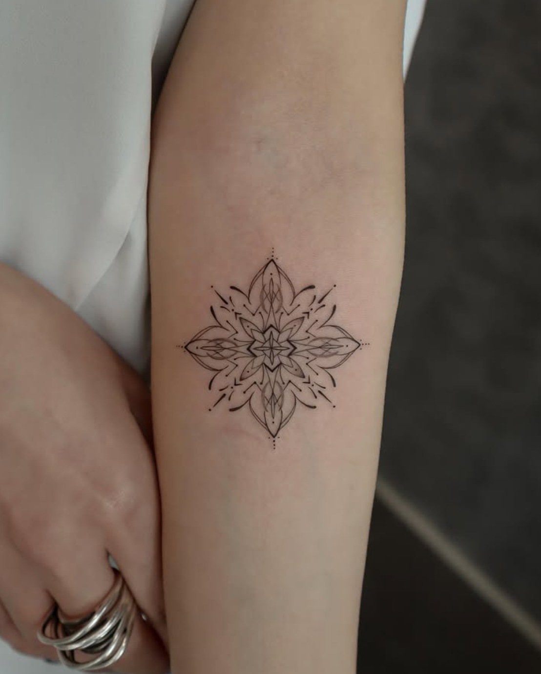 Fine line & ornamental tattoo artist ✨
Known for clean details, delicate precision & timeless designs.
Creating art that celebrates individuality. — Ying