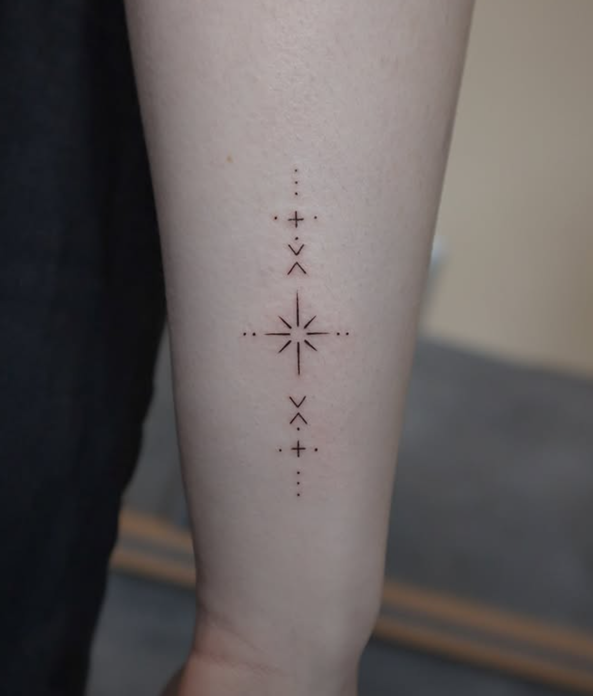 Fine line & ornamental tattoo artist ✨
Known for clean details, delicate precision & timeless designs.
Creating art that celebrates individuality. — Ying