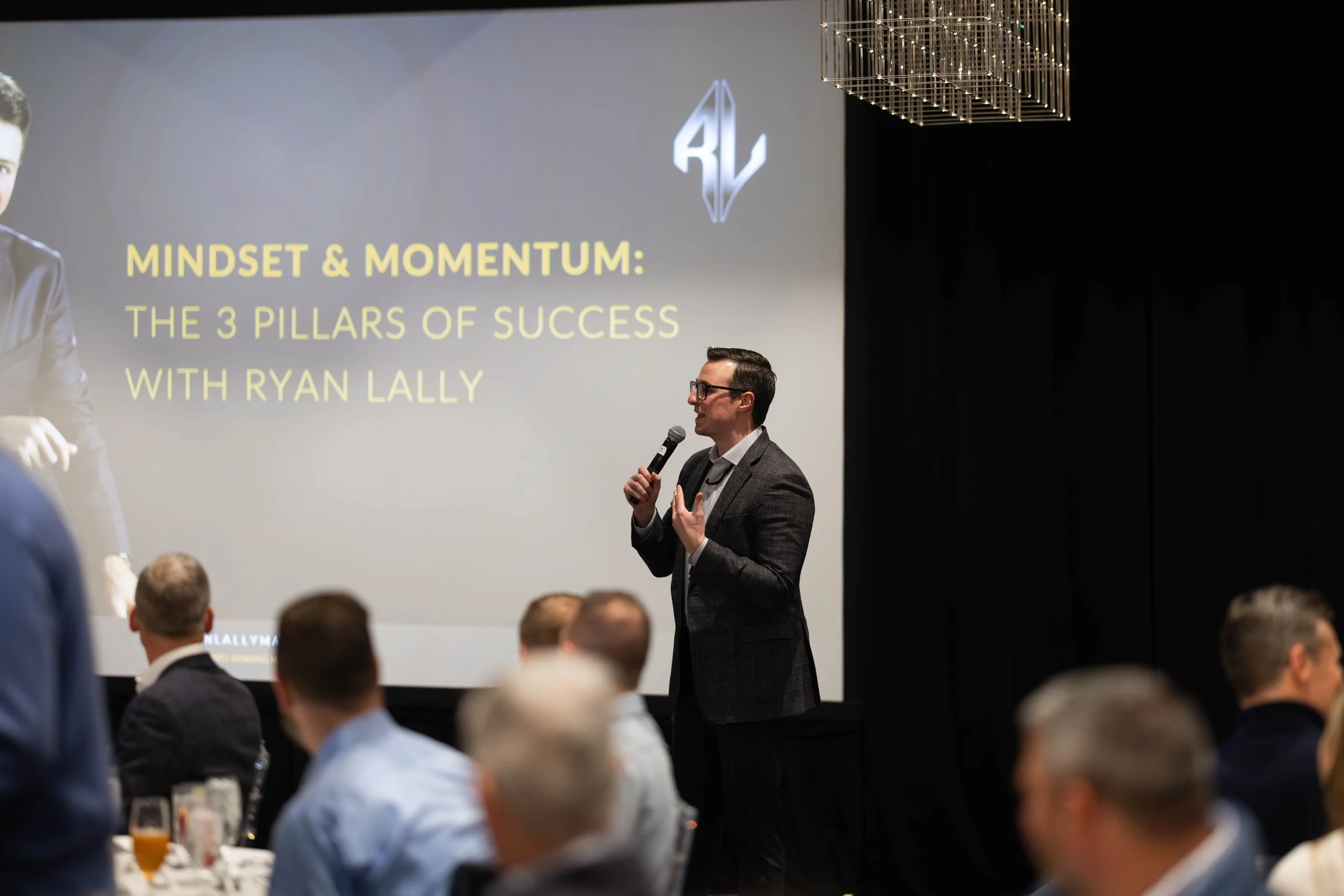 How to Book a Corporate Mentalist in Orlando for a Conference, Gala, or Awards