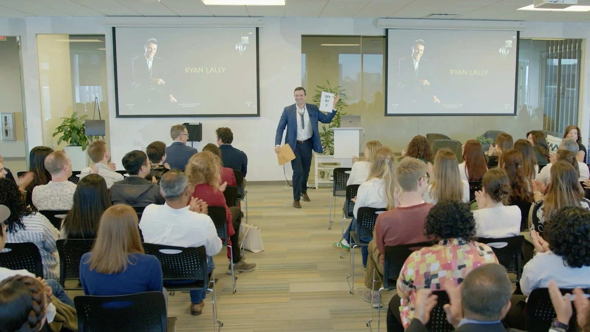 How to Book a Corporate Magician in Washington DC for a Conference or Gala